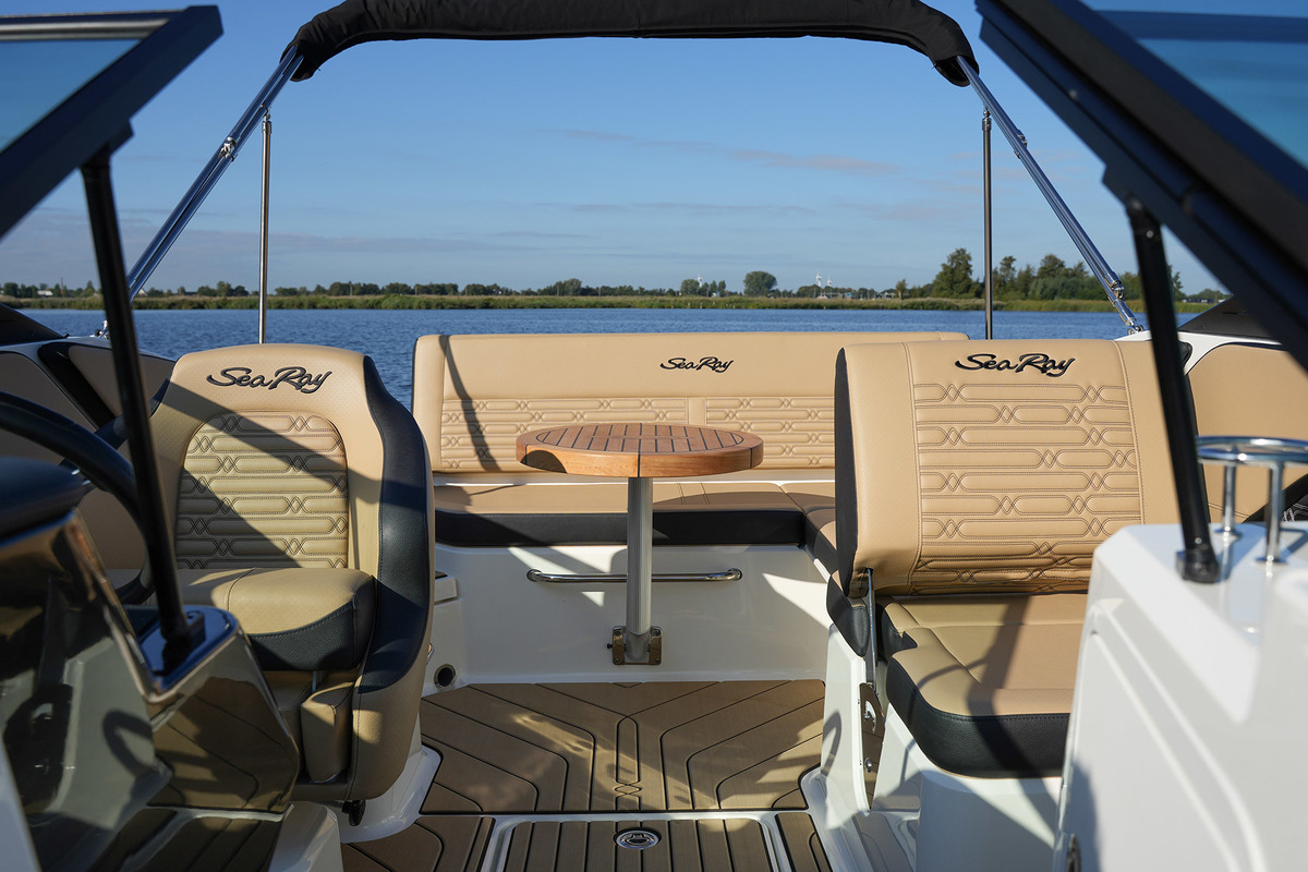 foto: 40 Sea Ray SPX 210