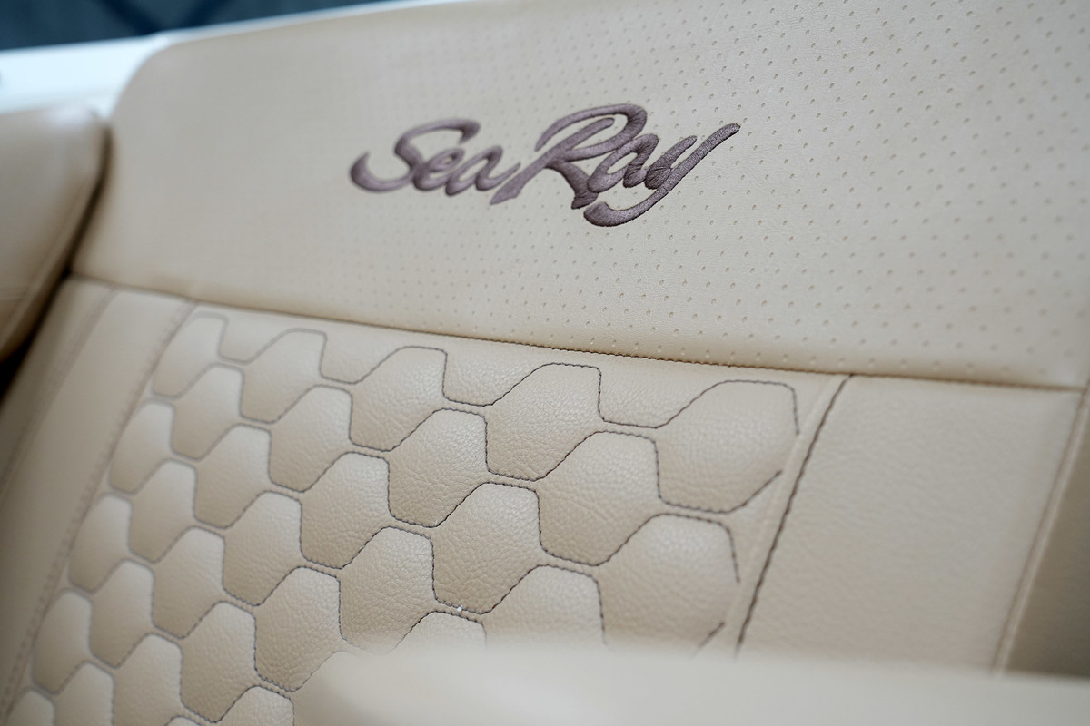 foto: 15 Sea Ray SDX 270