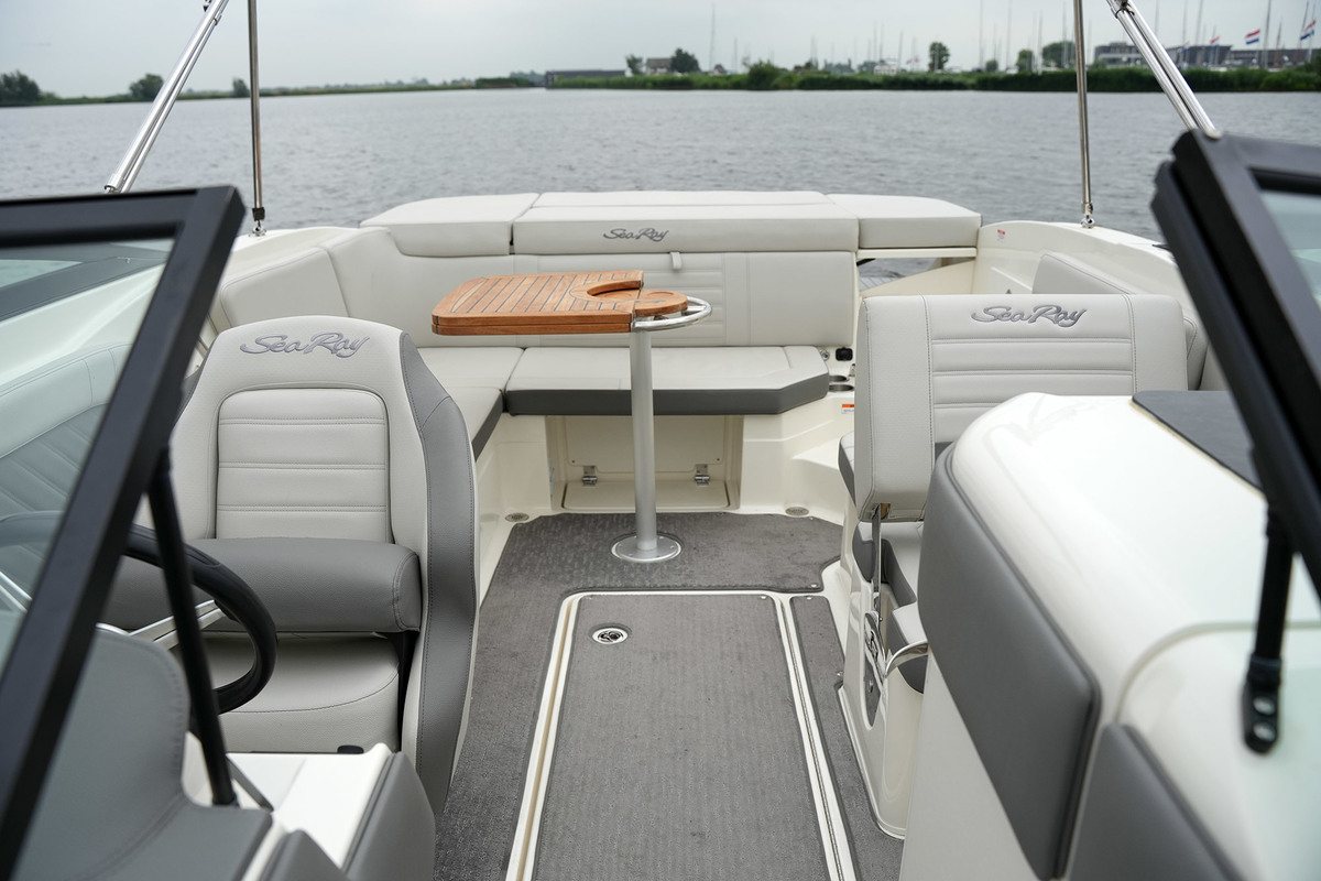 foto: 30 Sea Ray SPX 230