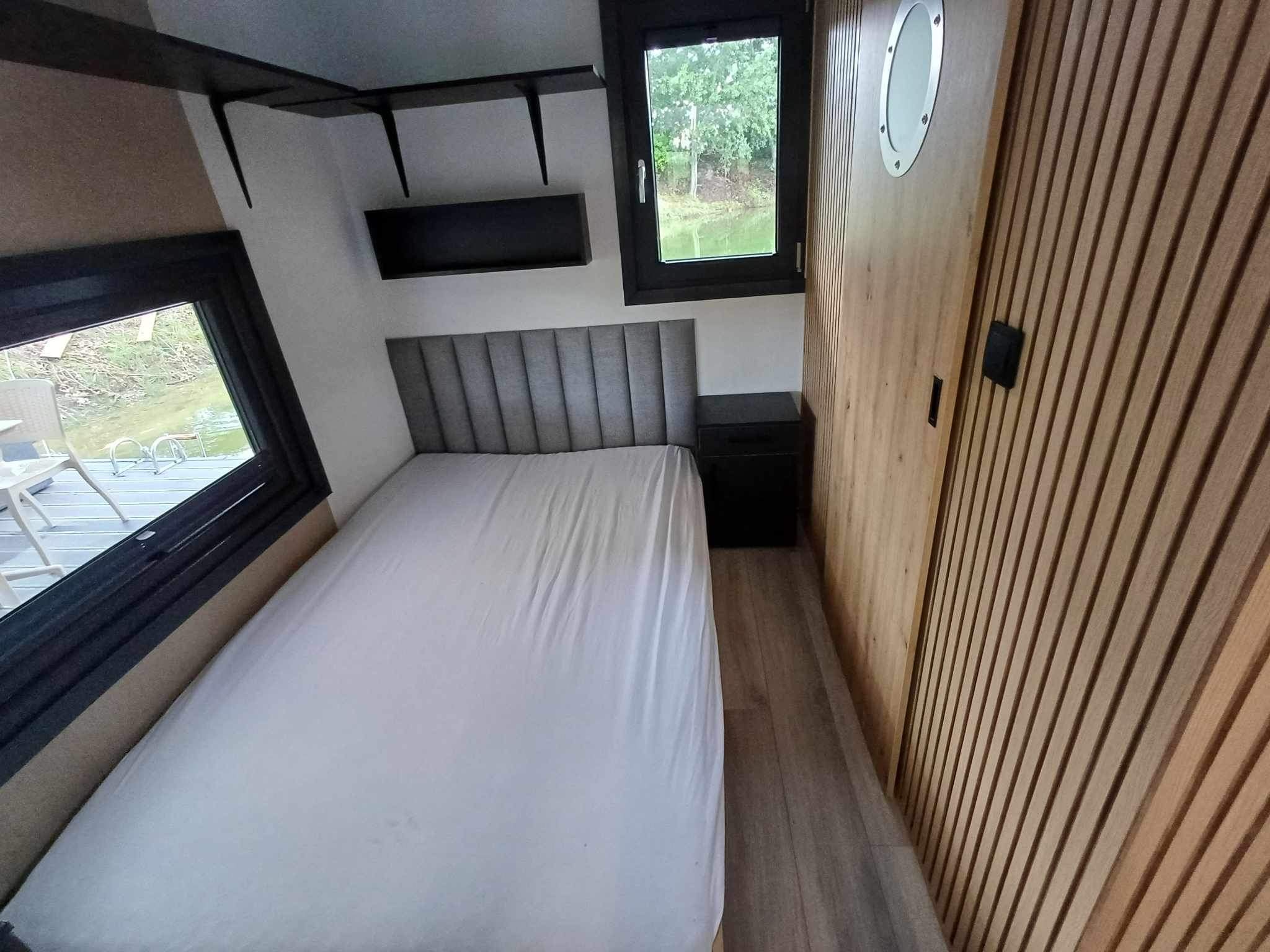 foto: 36 Shogun Mobile Houseboat