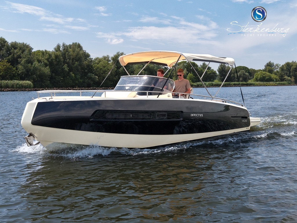 foto: 37 Invictus 280 GT