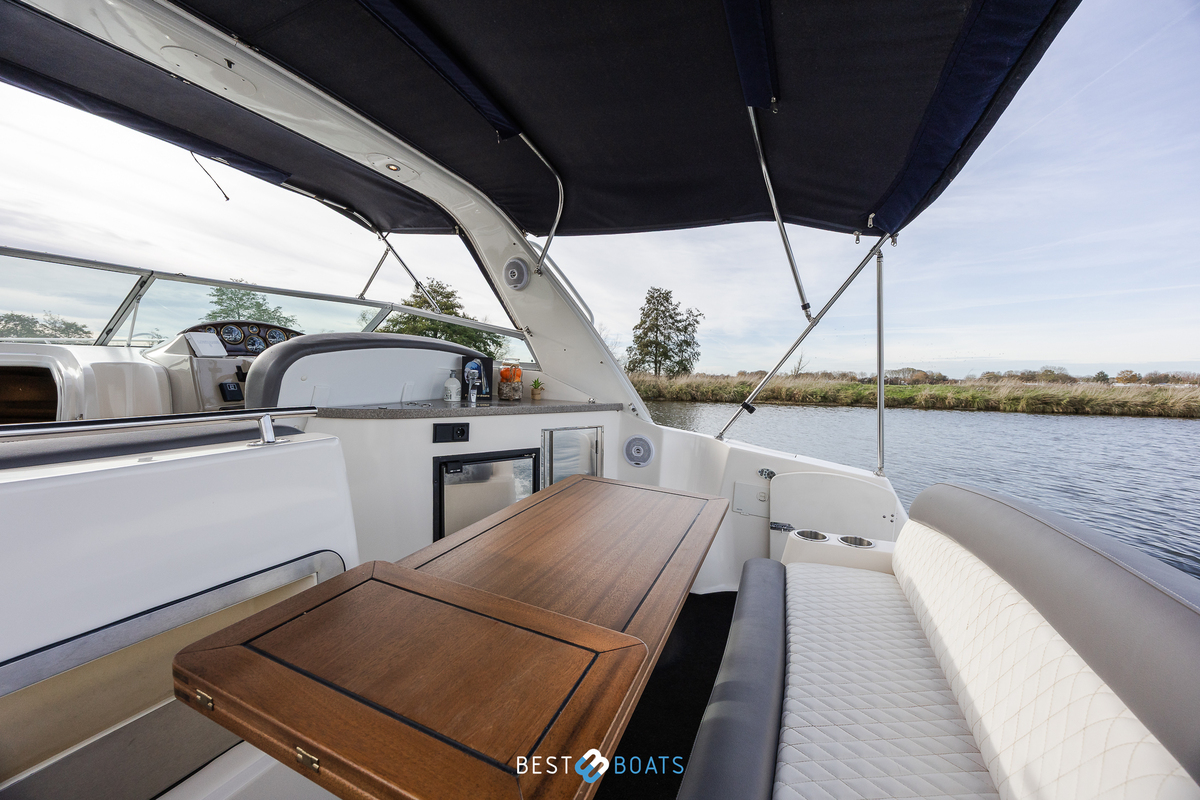 foto: 33 Rinker 342 Fiesta Vee