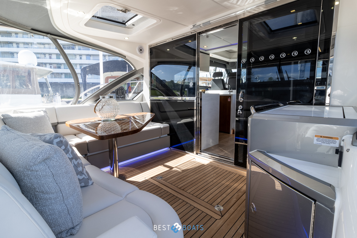 foto: 42 Riviera 4600 SPORT YACHT-PLATINUM EDITION