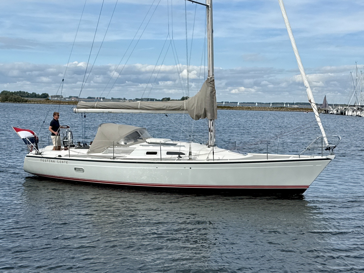 hoofdfoto: 1 Dehler 37 cws 3-cabins