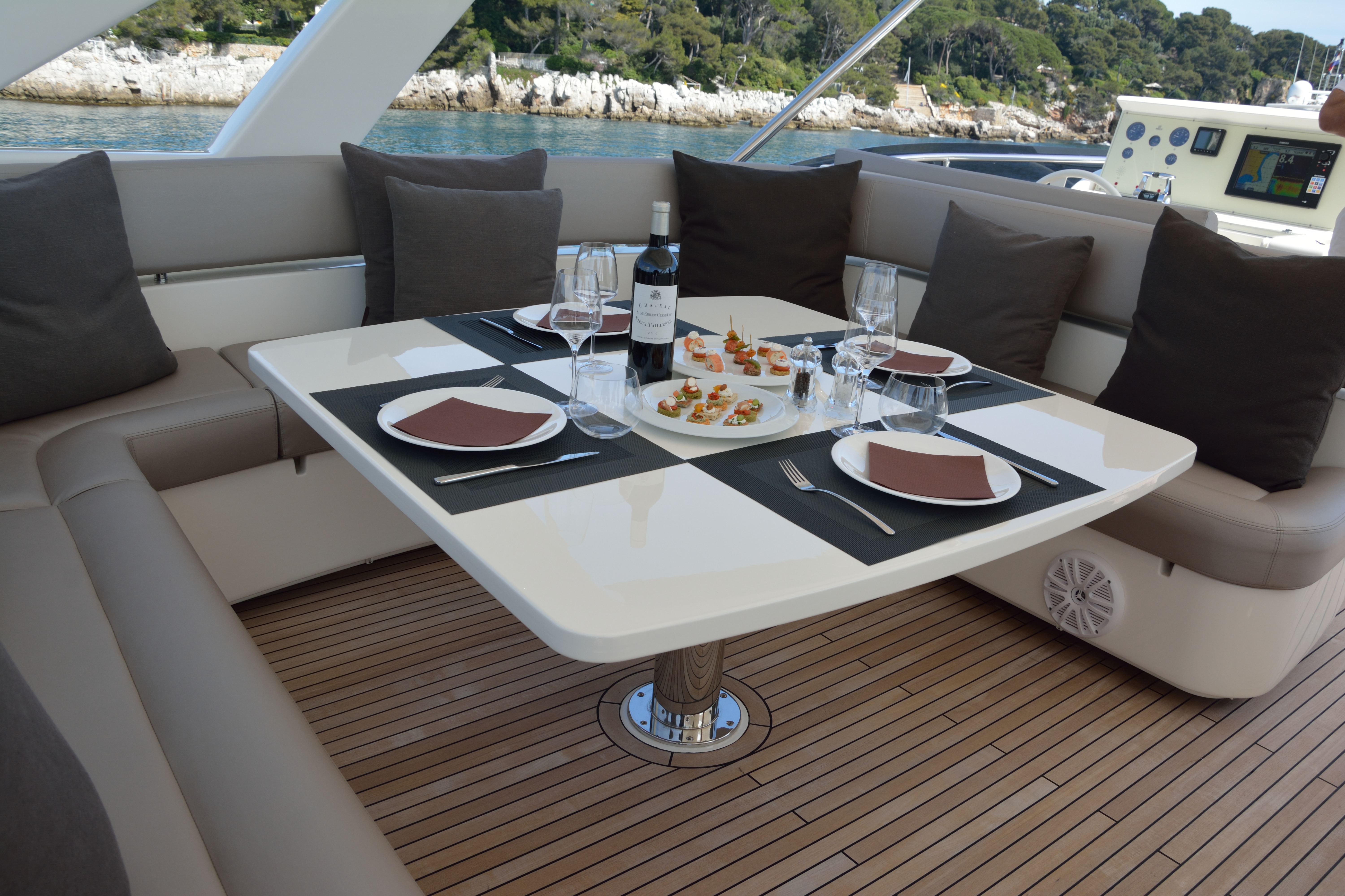 foto: 43 Ferretti 800 HT