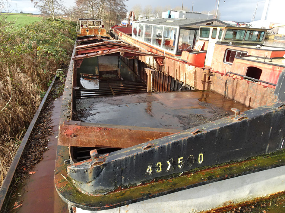 foto: 18 Luxe Motor Elizabeth III 42.46 casco