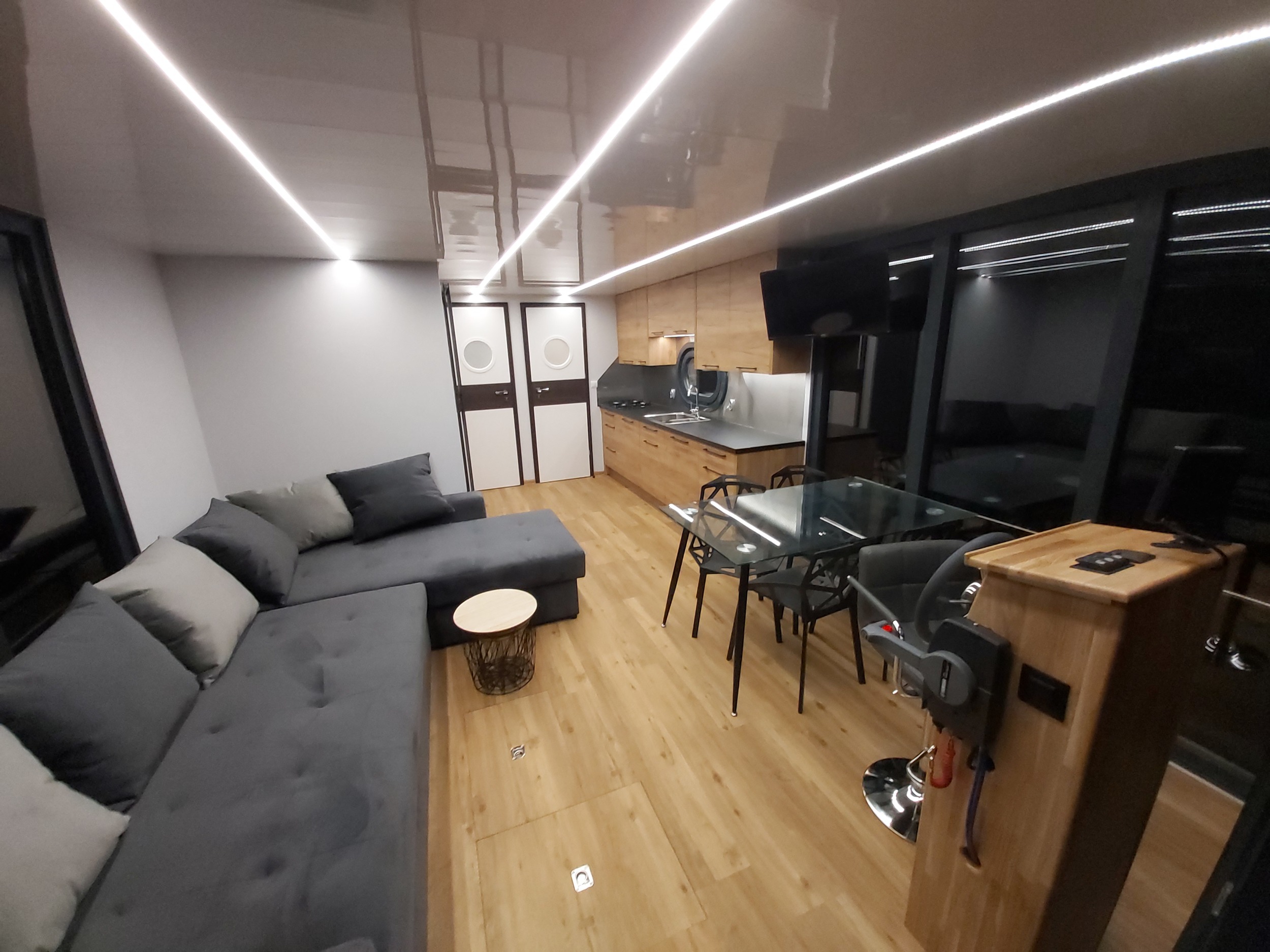 foto: 42 Campi 400 Houseboat