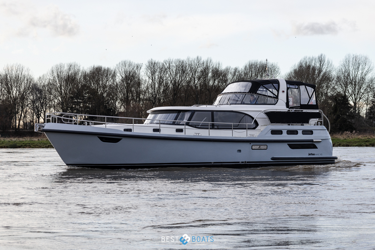 foto: 37 Jetten 44 AC-RS