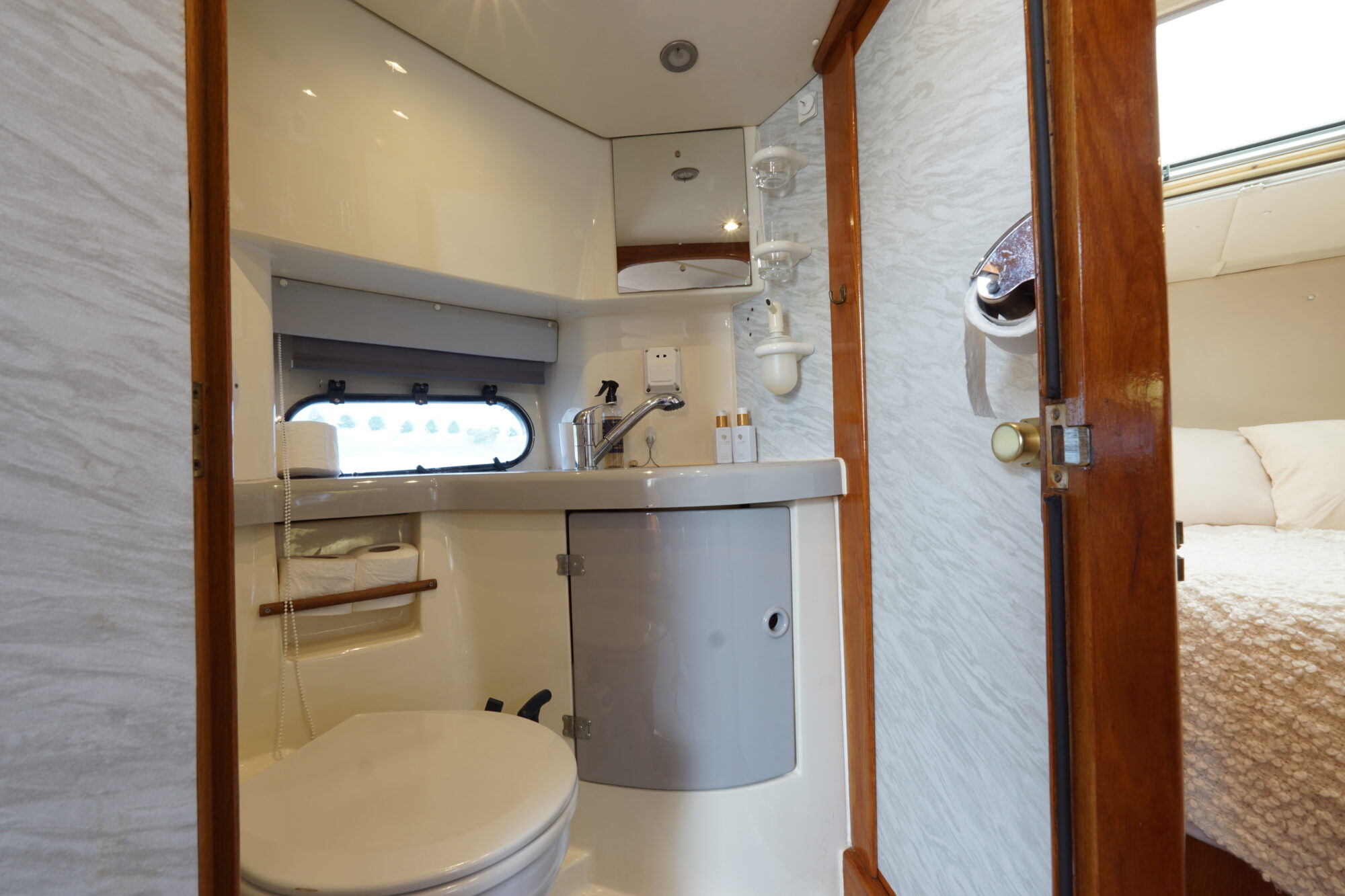 foto: 27 Sealine Sealine 328 Sport Bridge