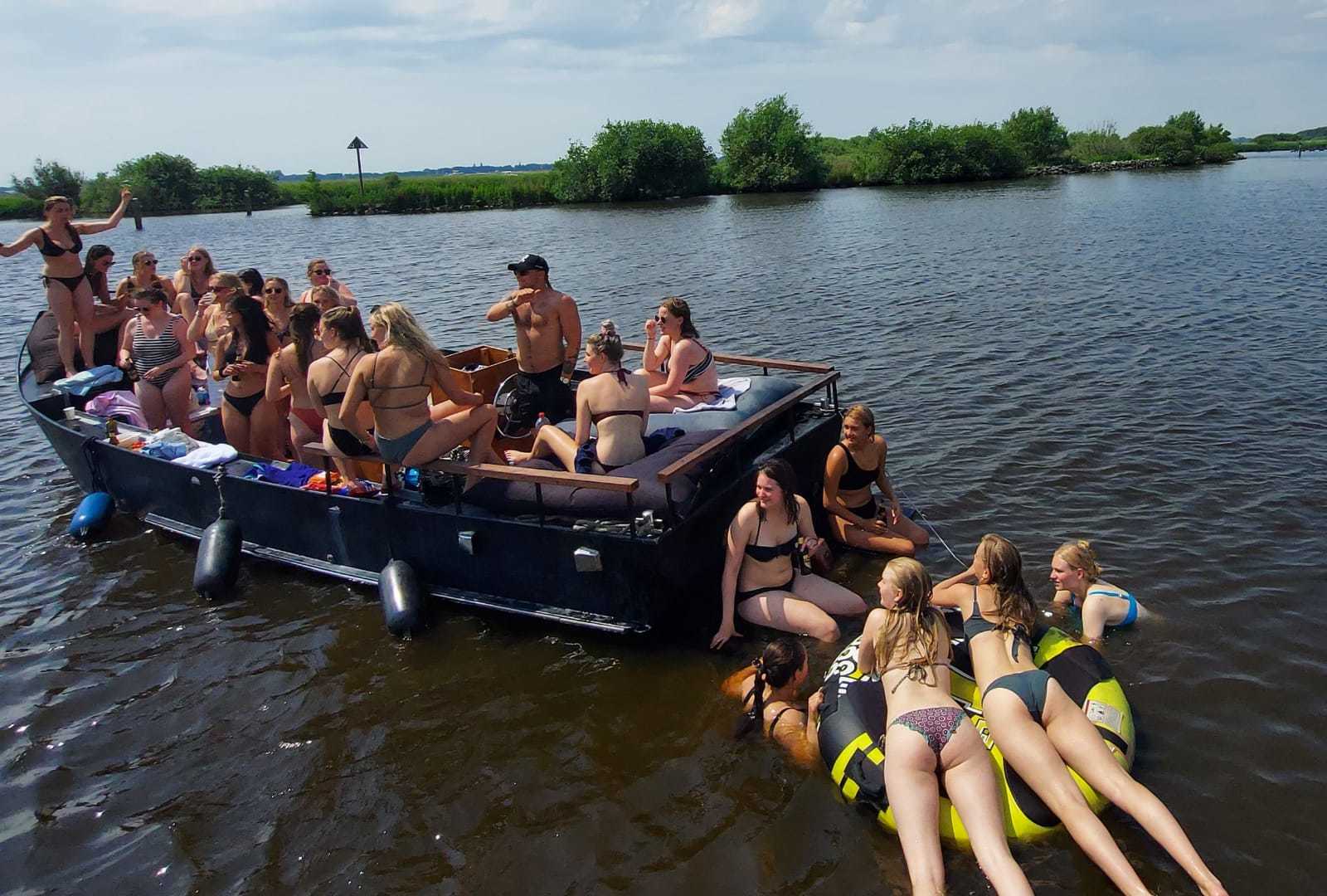 foto: 7 Party  Sloep 850