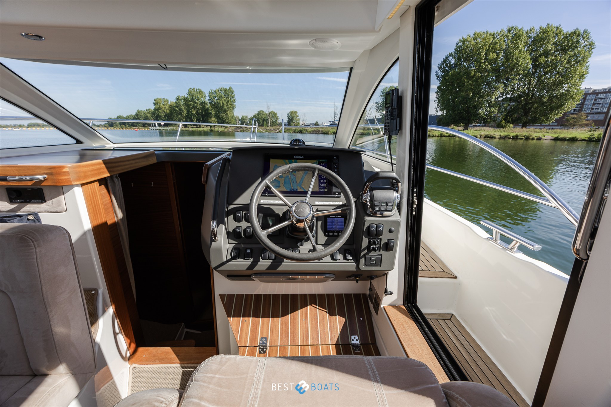 foto: 31 Nimbus 305 Coupé