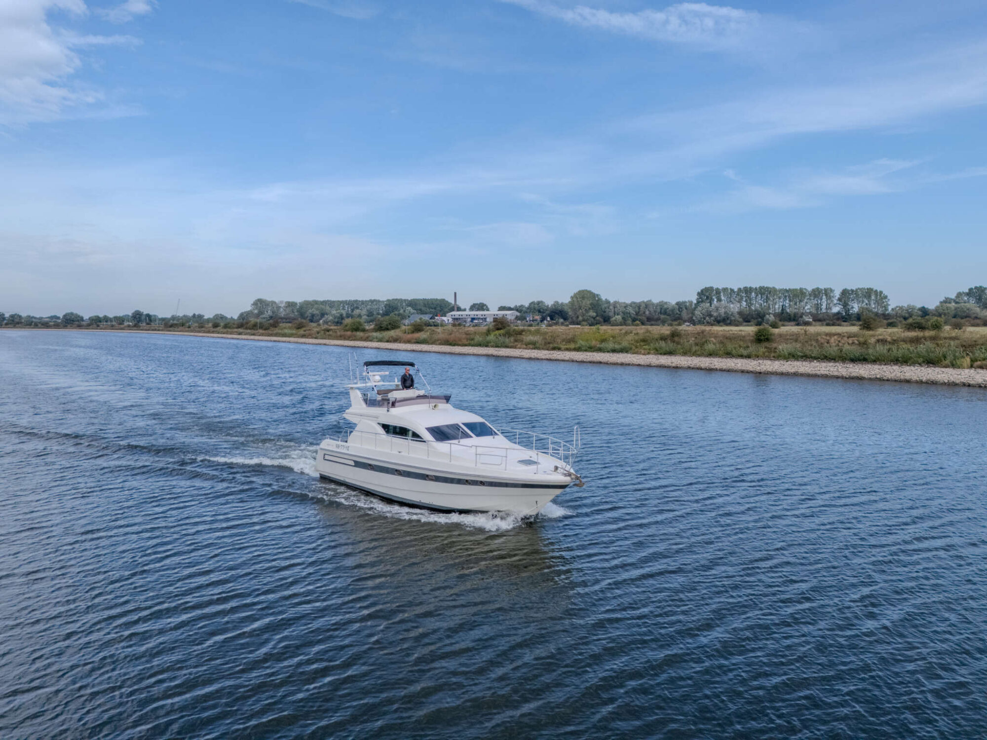 foto: 55 Mochi Craft Mochi Craft 43 Flybridge
