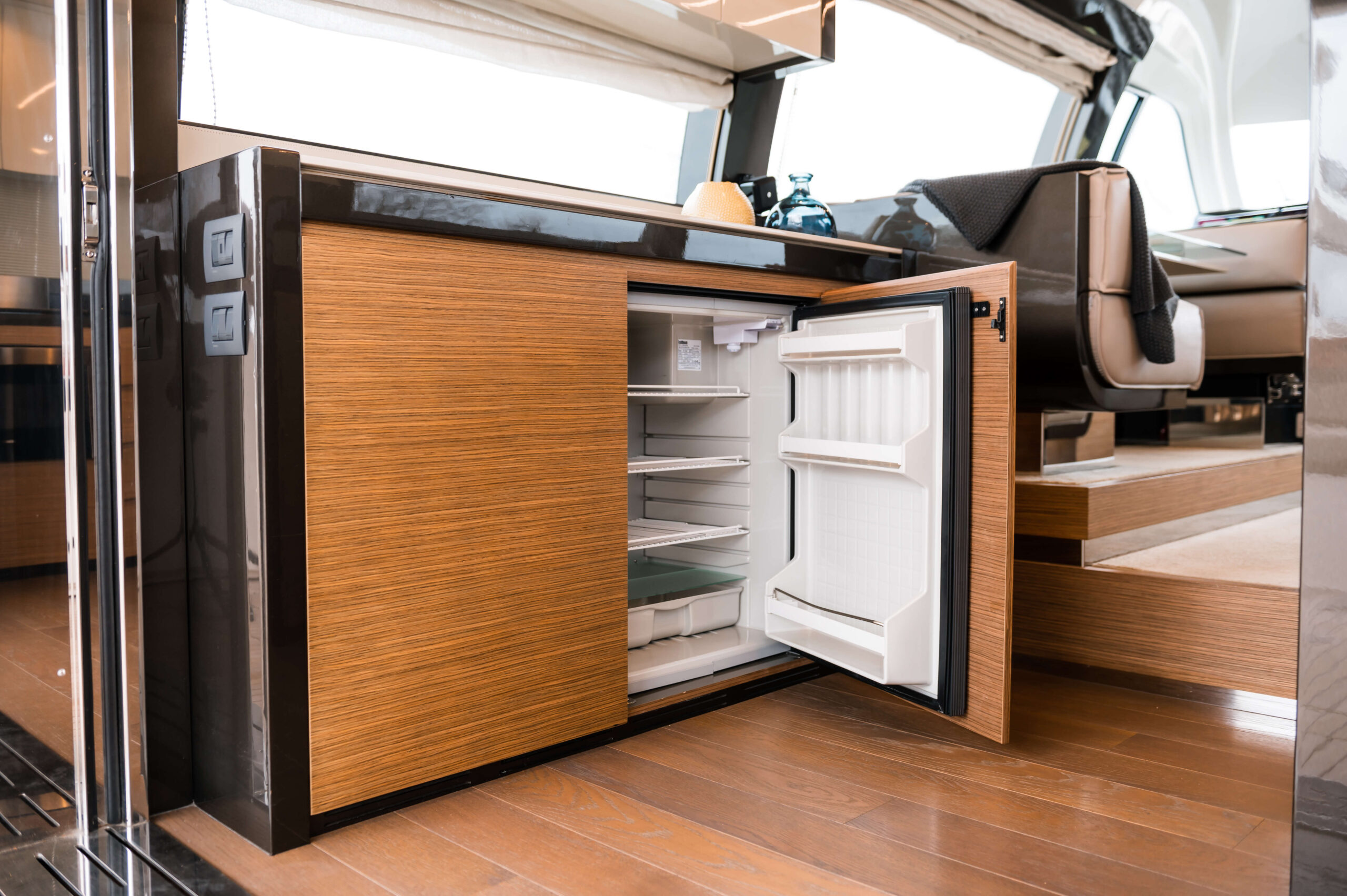 foto: 89 Ferretti Yachts 550