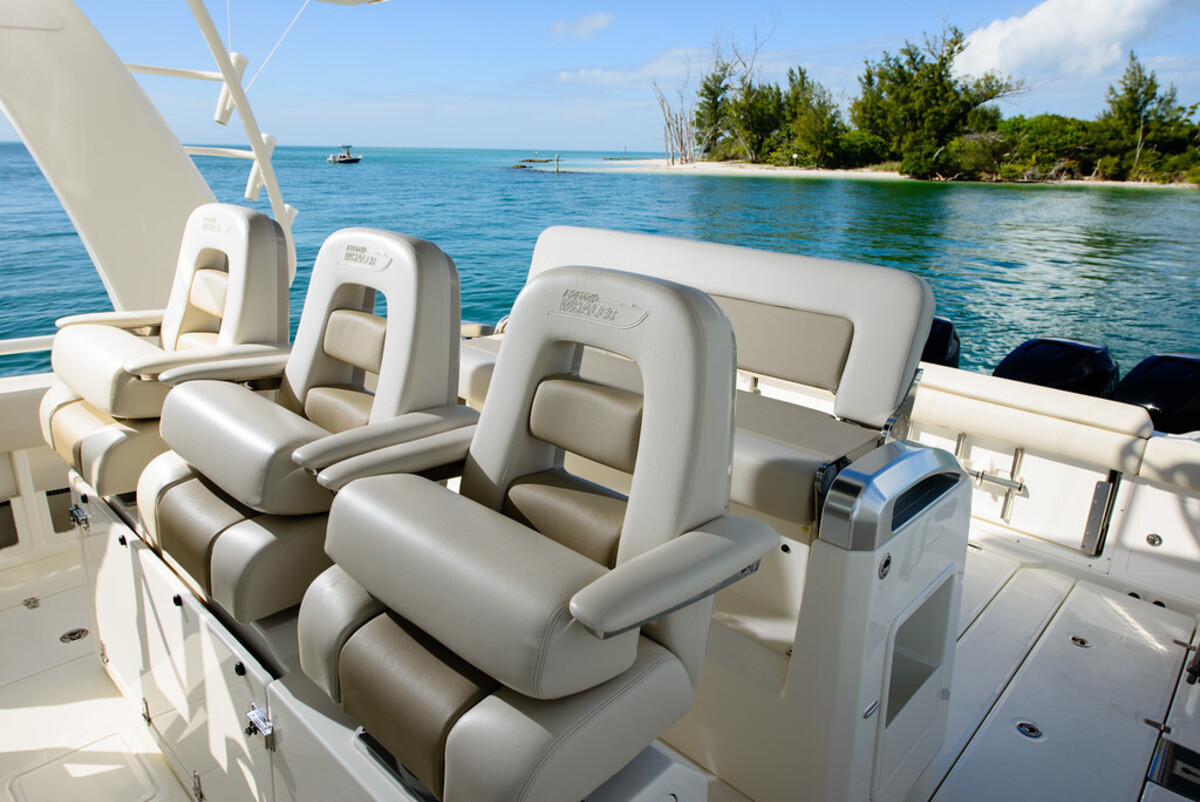 foto: 18 Boston Whaler 420 Outrage