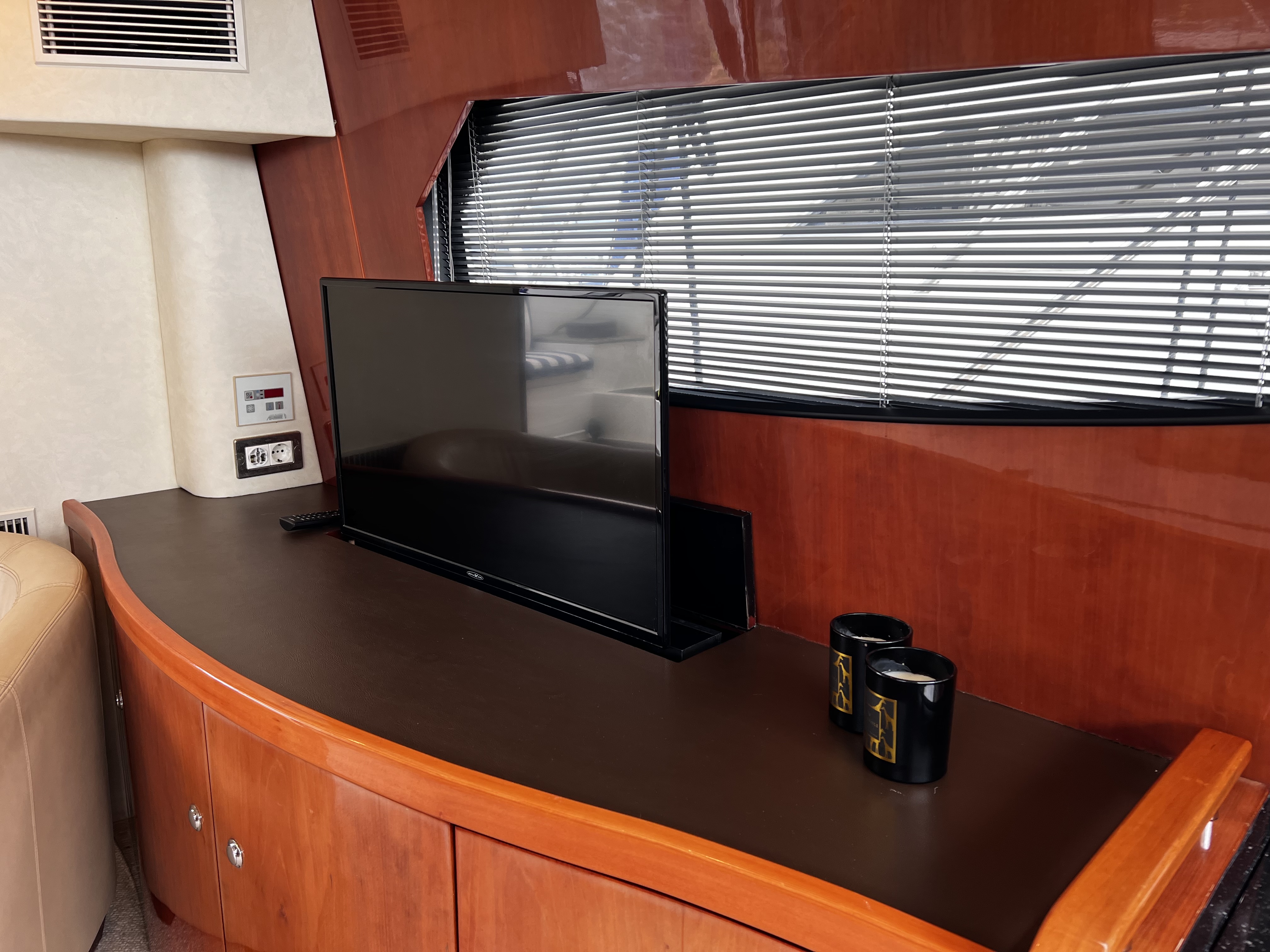 foto: 32 Fairline Phantom 46