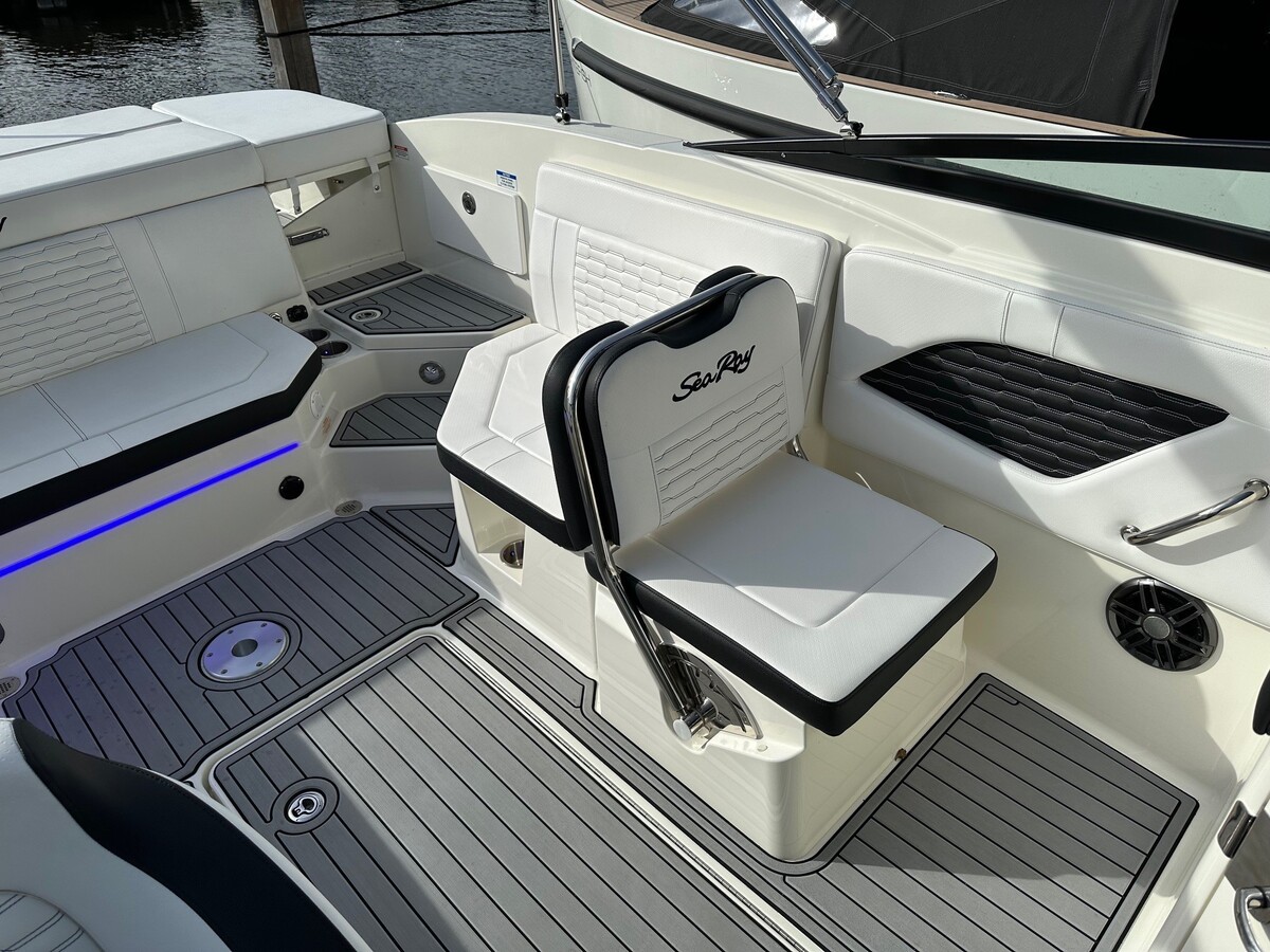 foto: 75 Sea Ray SPX 230 Outboard