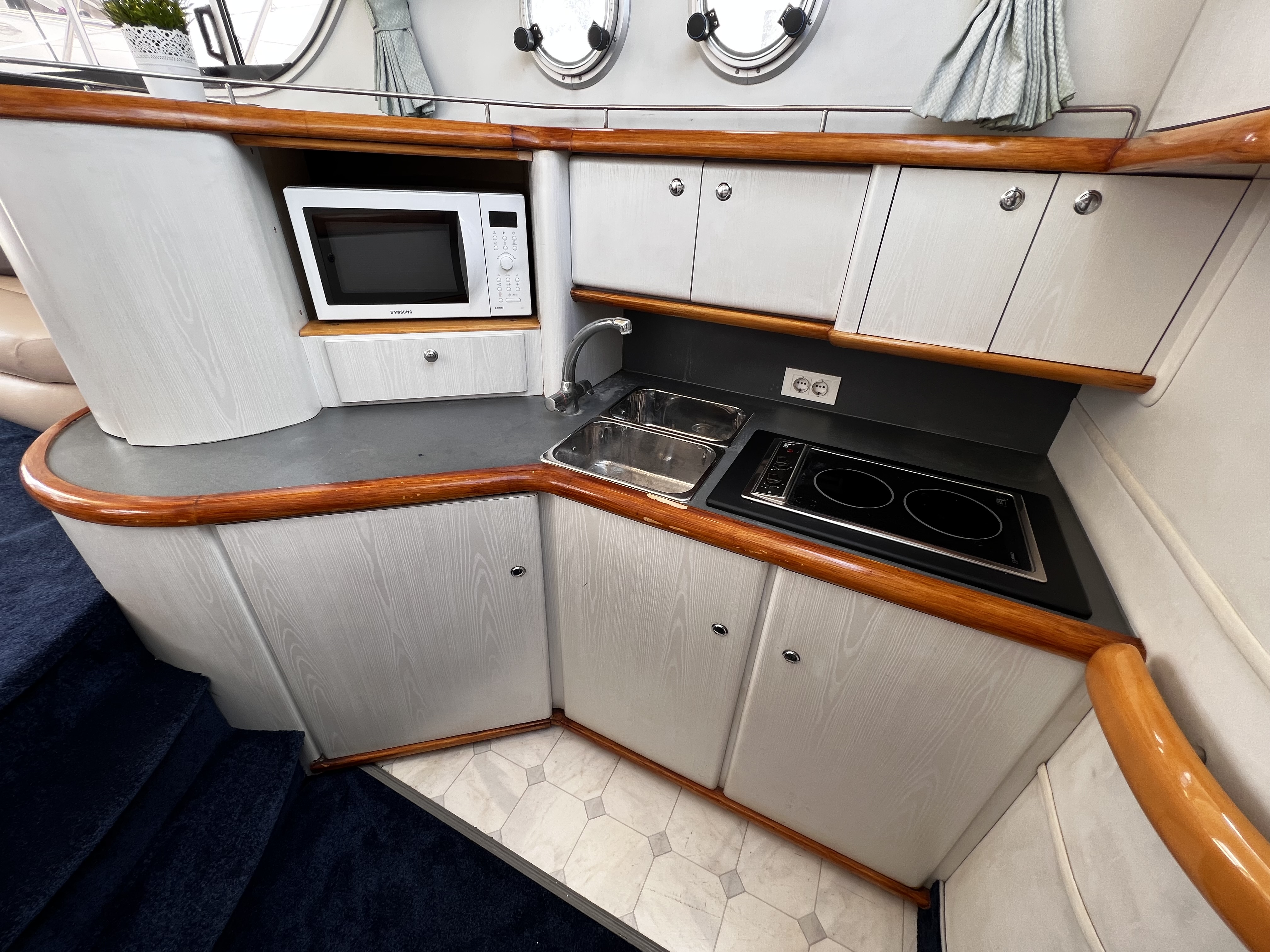 foto: 30 Sealine 420 Statesman