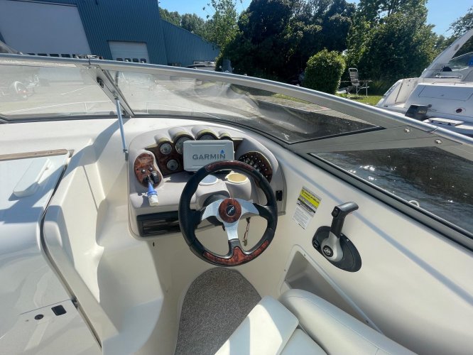 foto: 6 Rinker 232 Captiva Cuddy