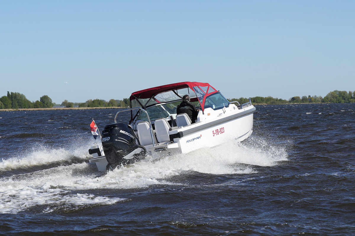 foto: 48 Axopar 24 Open