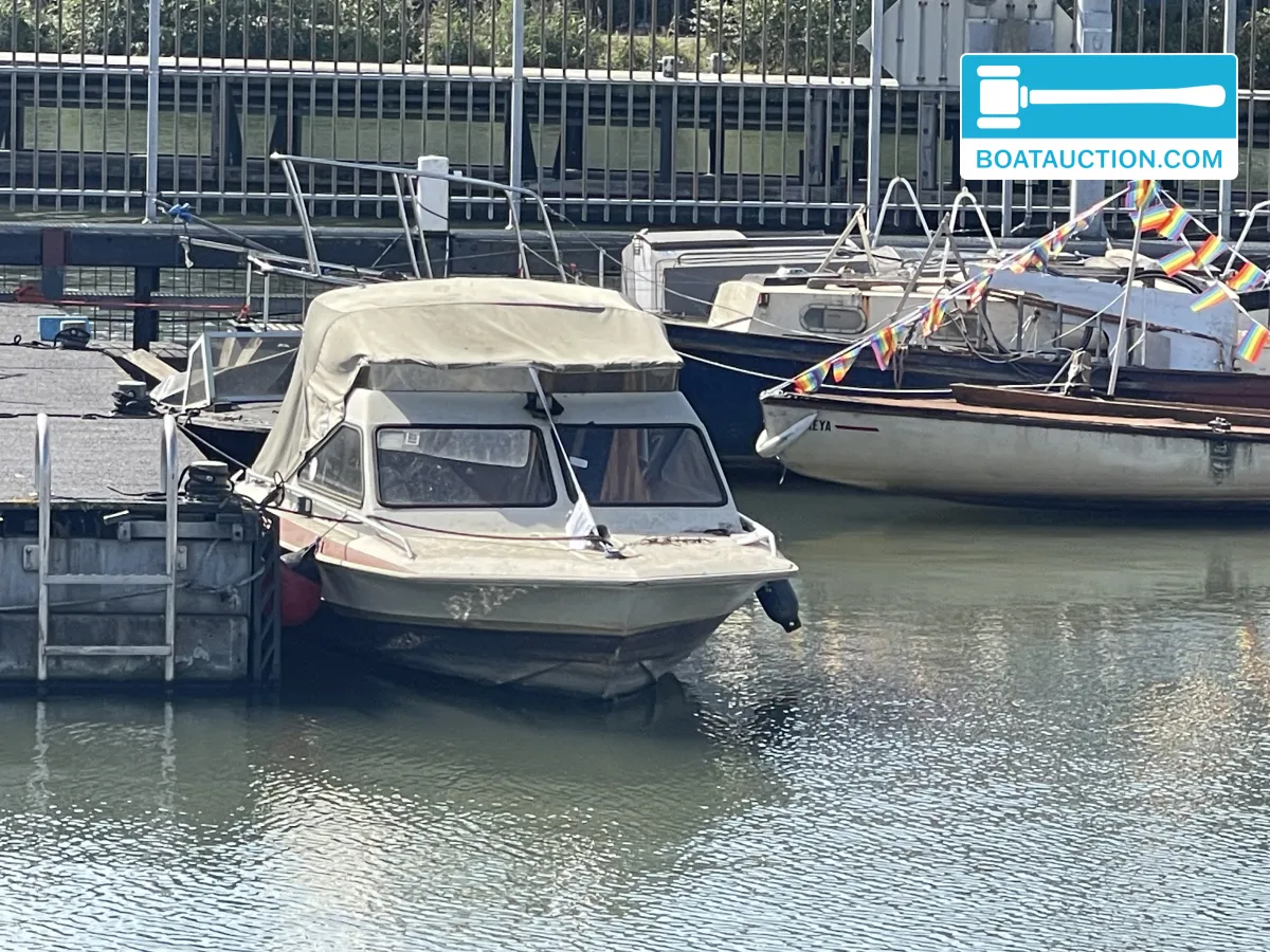 foto: 9 Motorboat 400