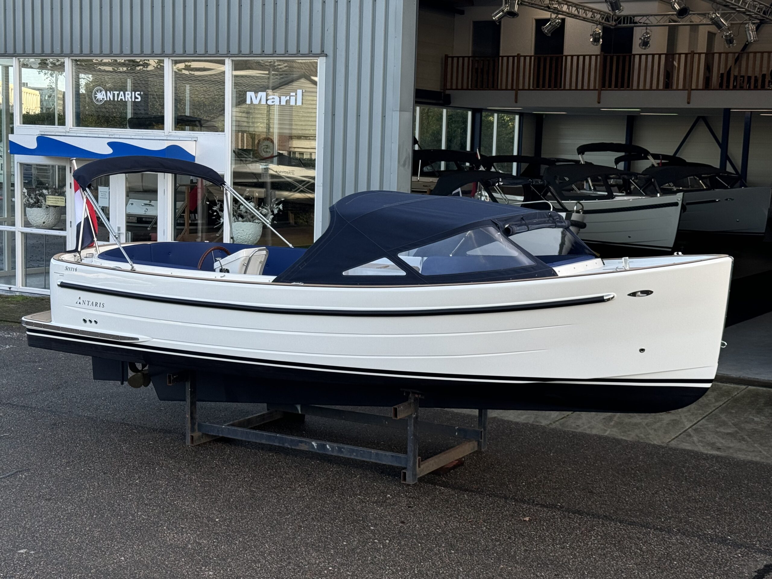foto: 17 Motorboat 1100