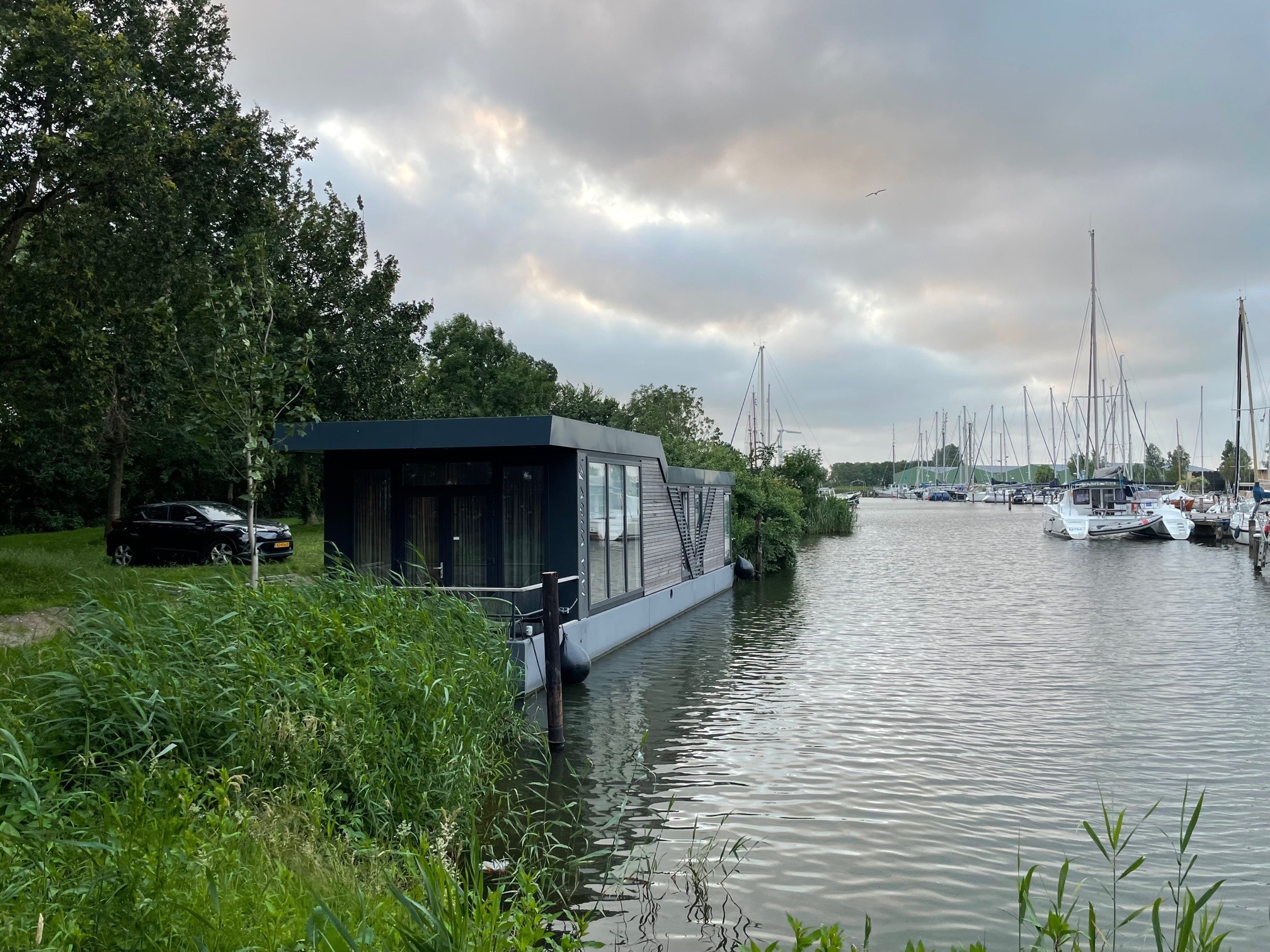 foto: 21 Aquavive Houseboat 1500 Met Vaste Overneembare Ligplaats In Warns