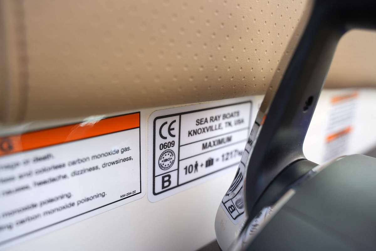 foto: 65 Sea Ray Sundancer 320