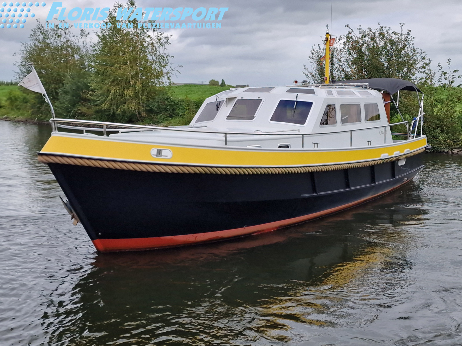 Dutch tender 32 Pilothouse