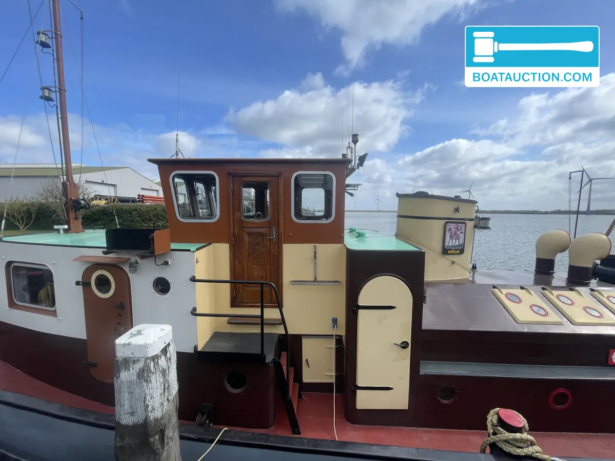 foto: 30 Sleepboot 2200