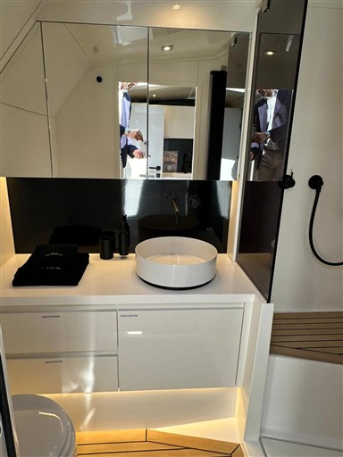 foto: 22 Vandutch 48