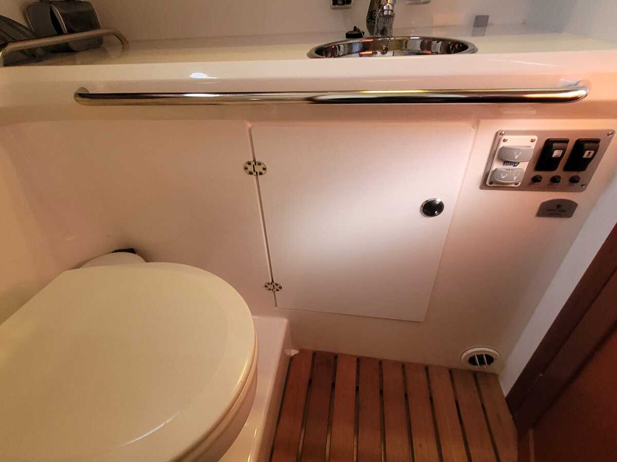 foto: 31 Nimbus 380 Commander