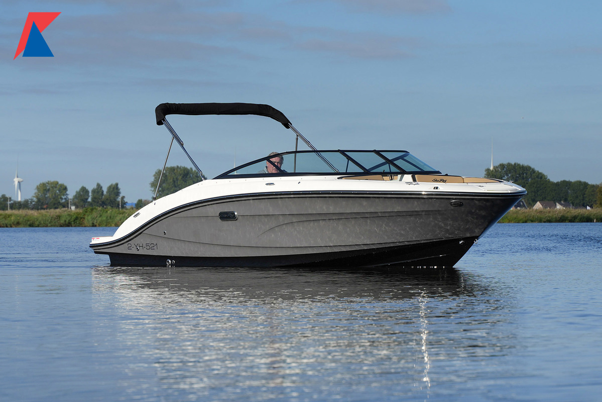 hoofdfoto: 1 Sea Ray SPX 210