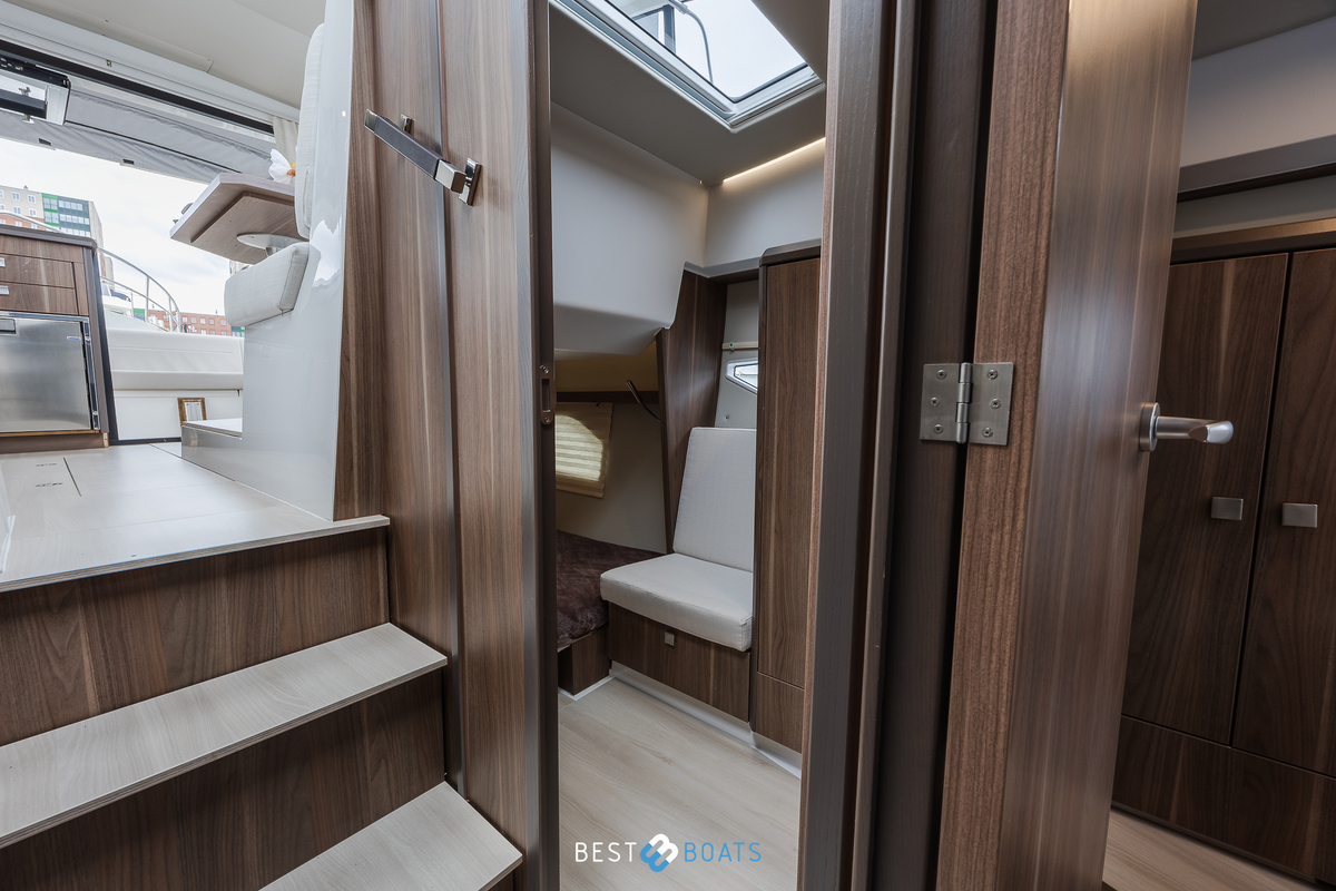 foto: 35 Sealine C330