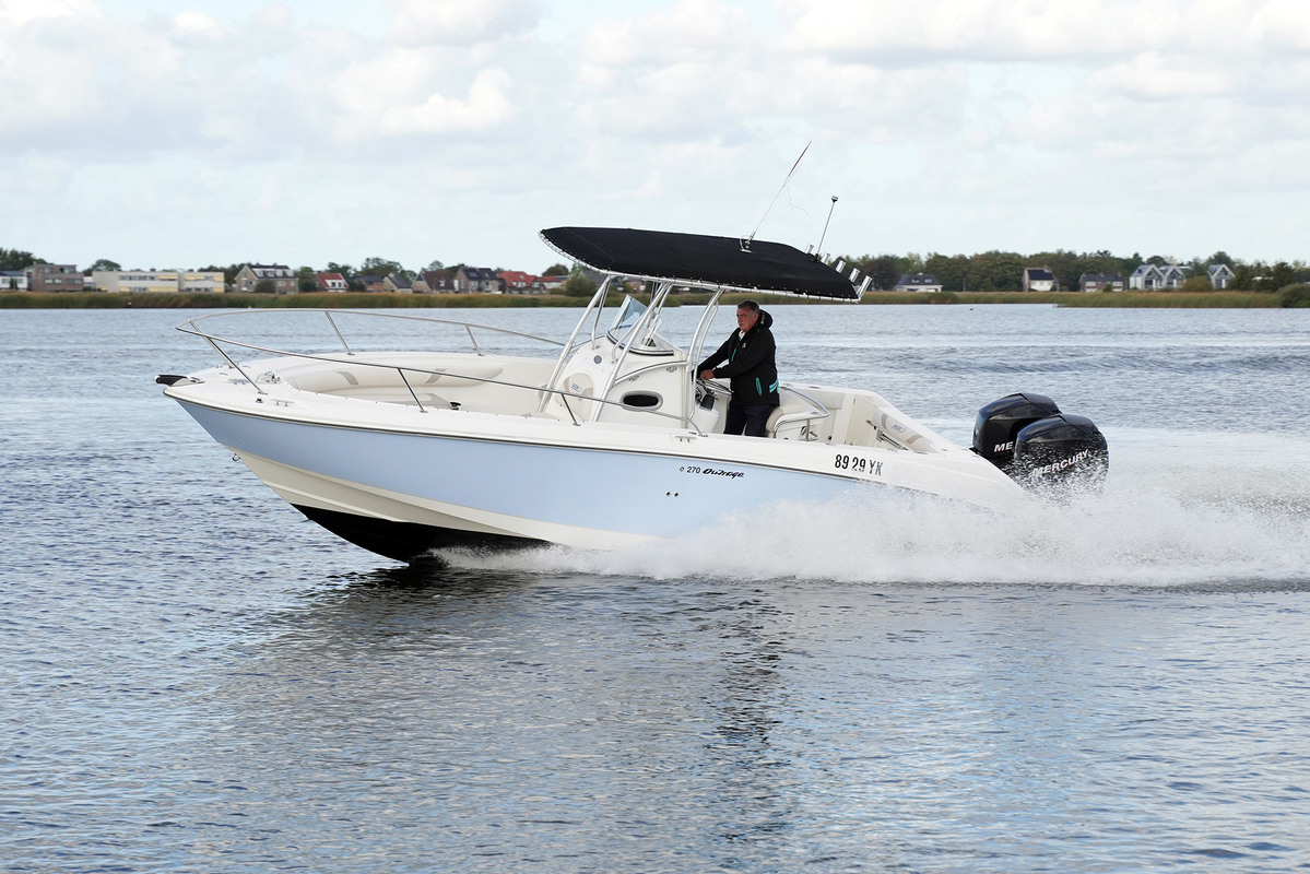 foto: 32 Boston Whaler 270 Outrage