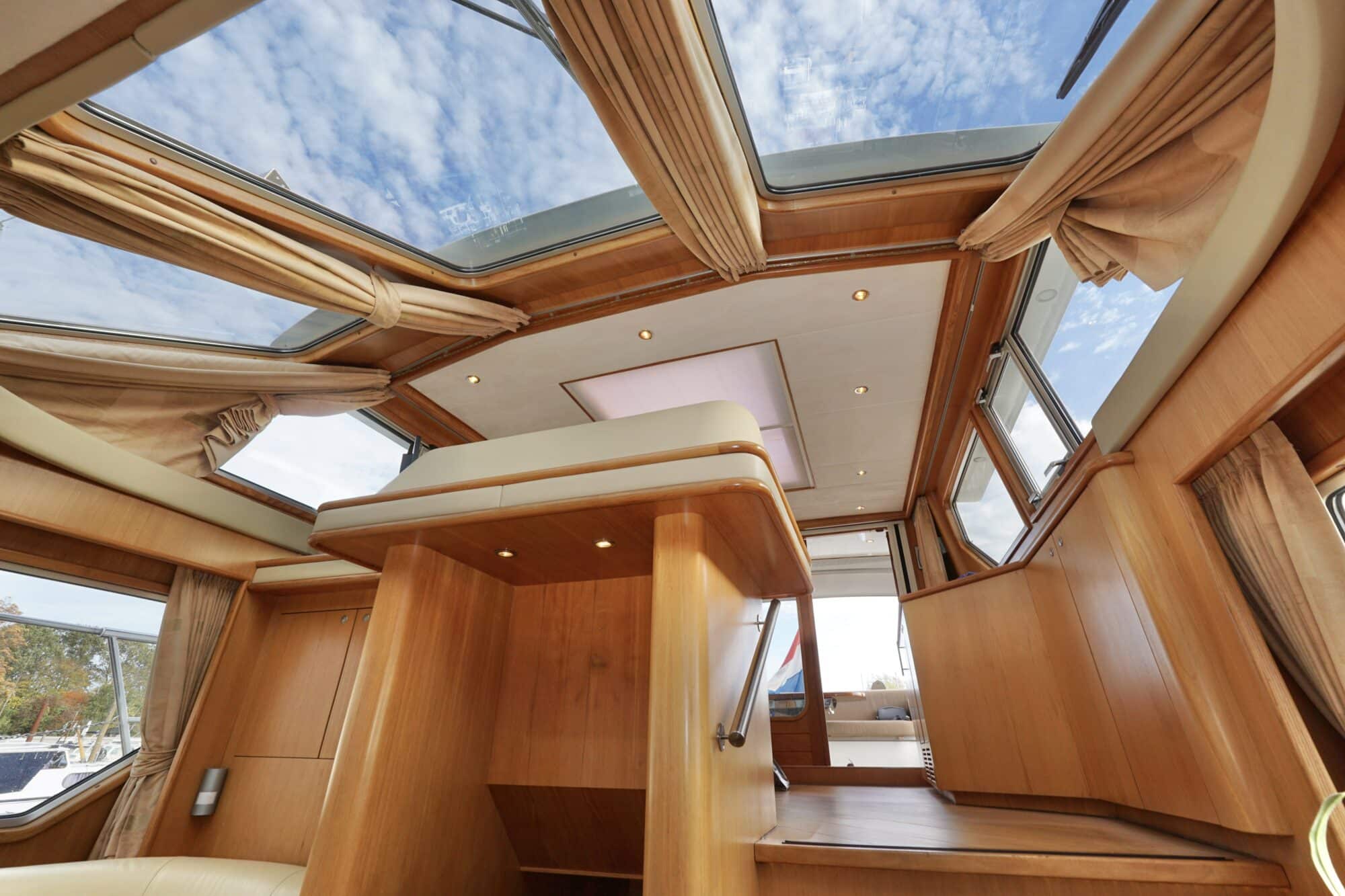 foto: 76 Van den Hoven Van den Hoven Exclusive 18.00 VS