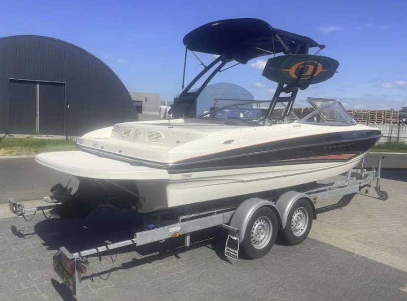 foto: 4 Bayliner  205 