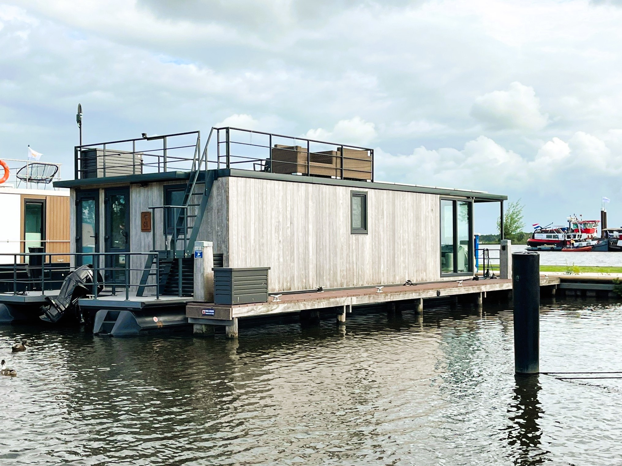 foto: 37 Castalia Evt. Met Koopligplaats Special Houseboat 1460 X 500