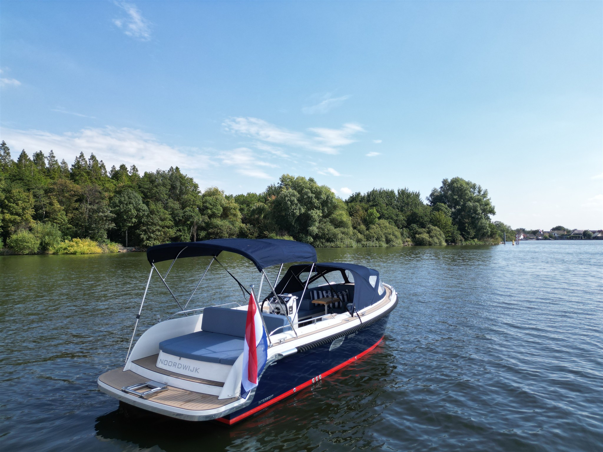 foto: 29 Interboat Intender 750 Cabin