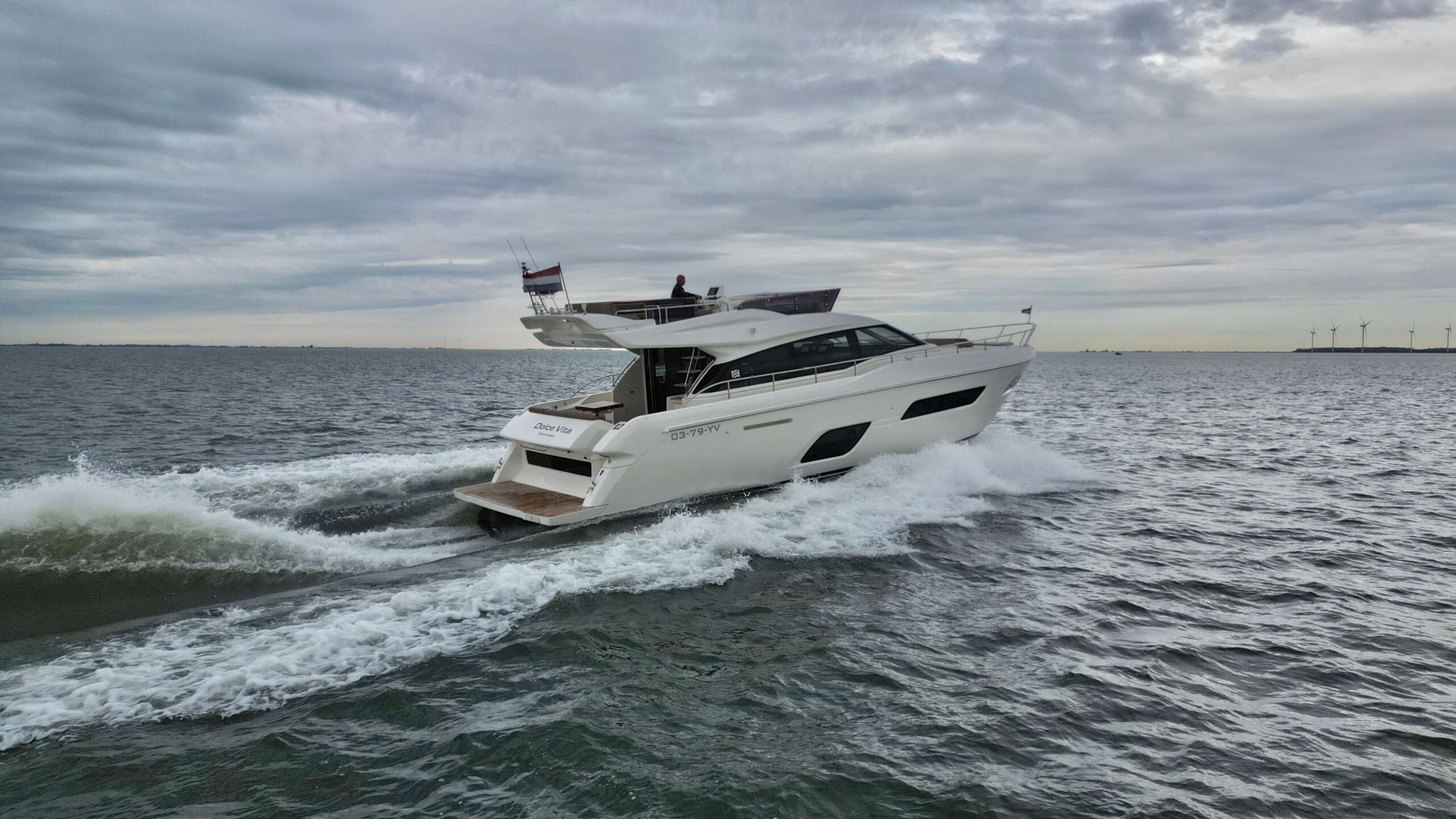 foto: 65 Ferretti Yachts 550