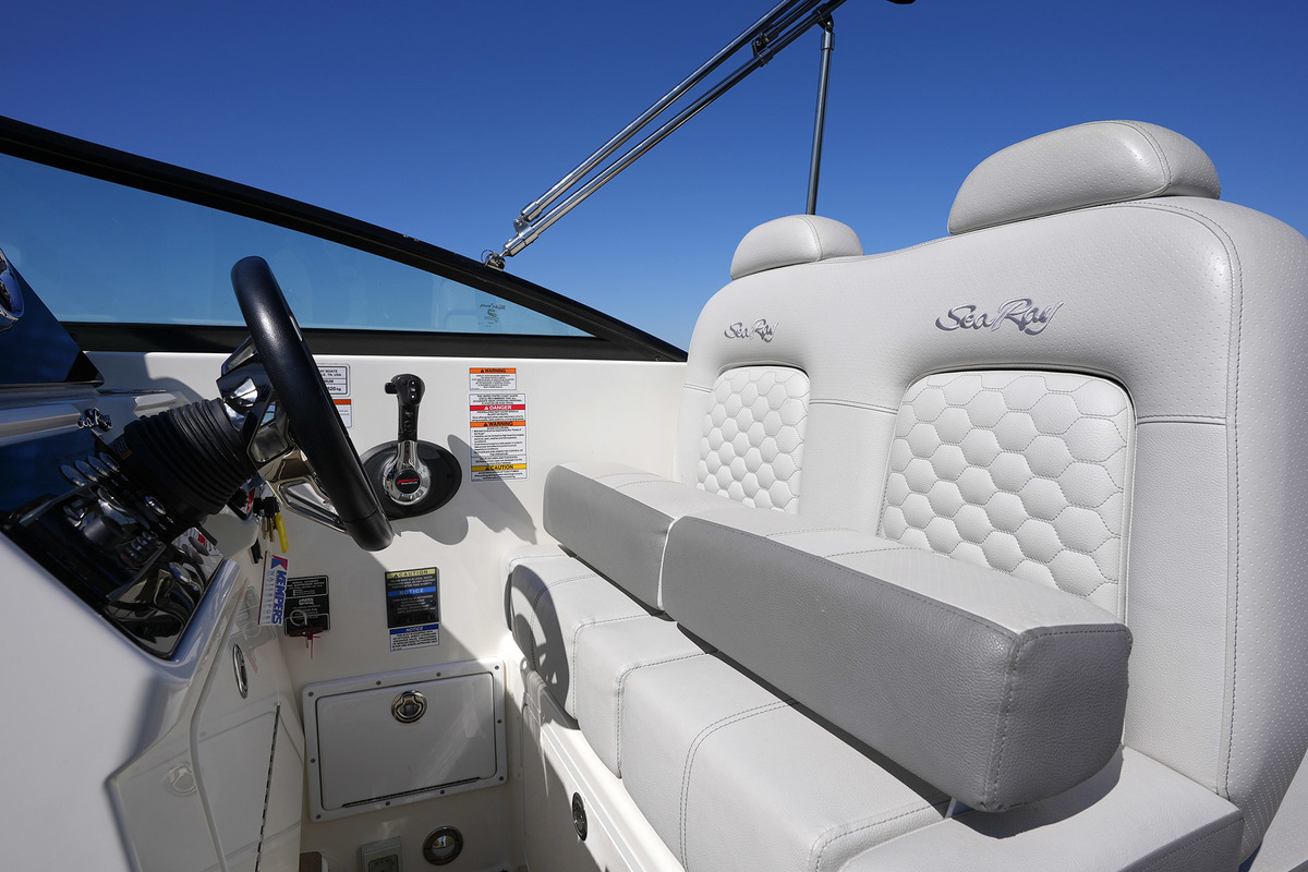 foto: 73 Sea Ray Sundancer 265