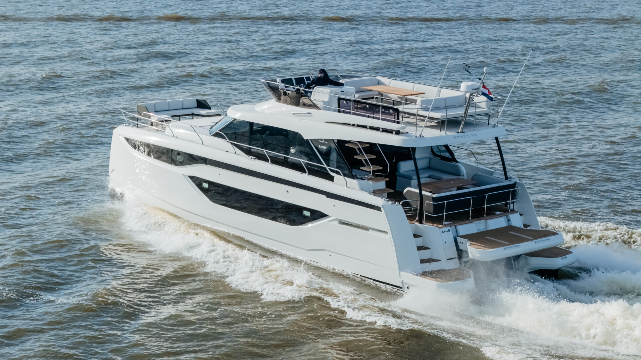 foto: 27 Prestige M48