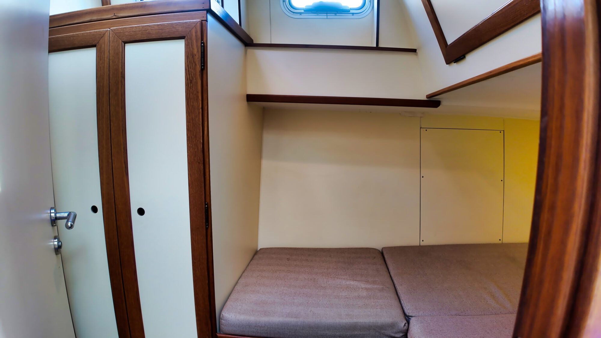 foto: 32 Bruce Roberts Bruce Roberts Euro 12.00 Flybridge