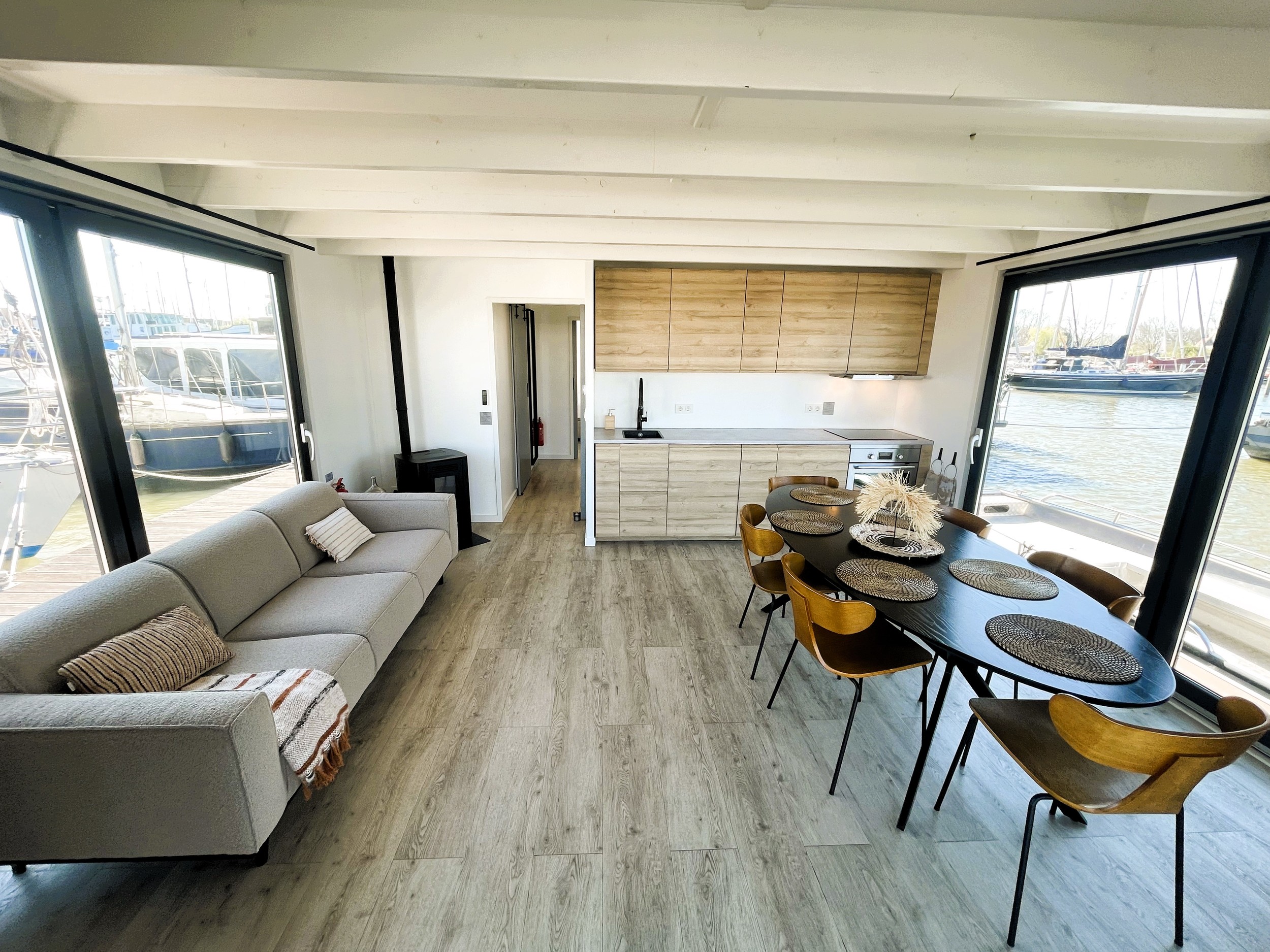 foto: 33 Surla 15 Houseboat Zelfvoorzienend