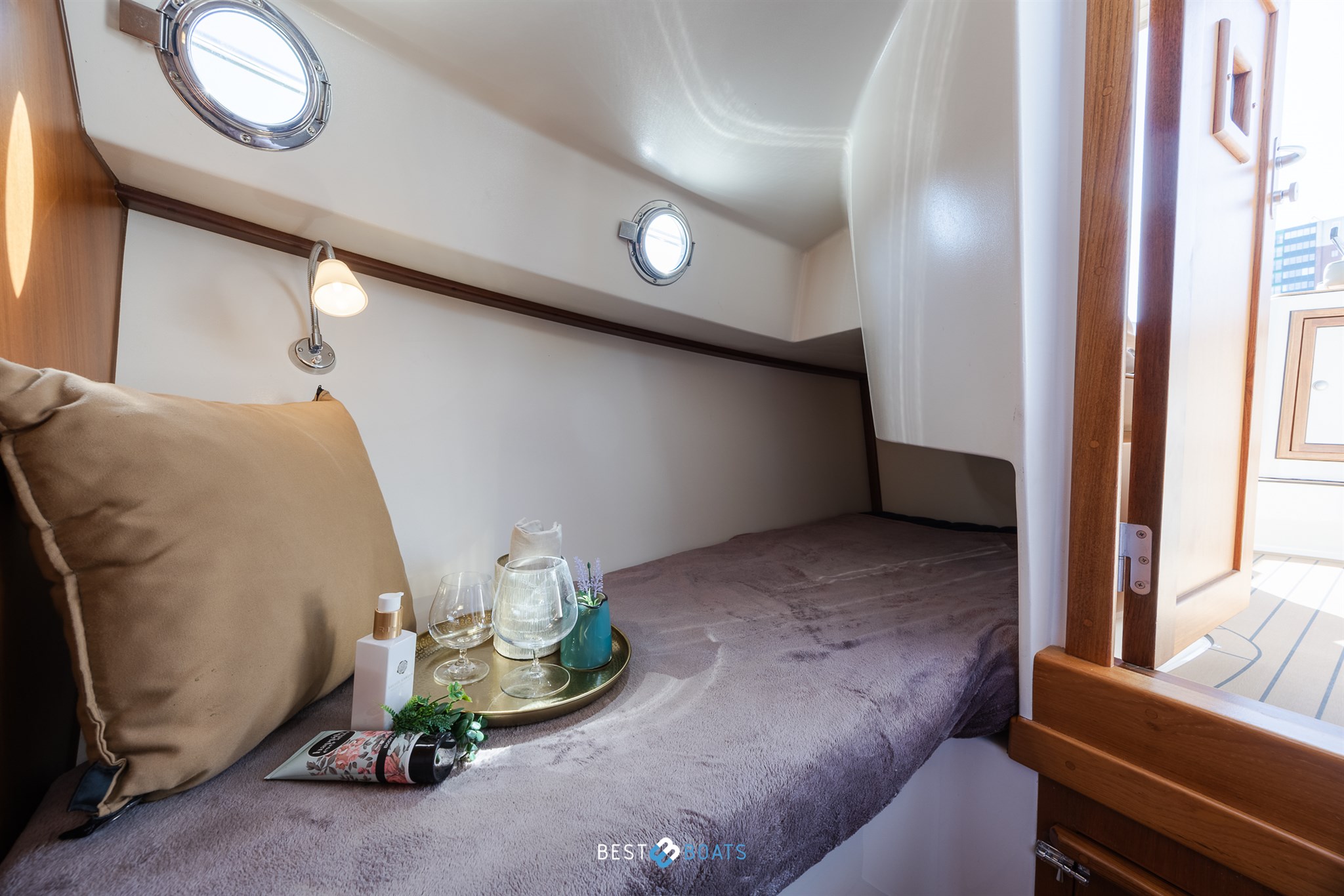 foto: 27 Interboat Intercruiser 27 Cabin