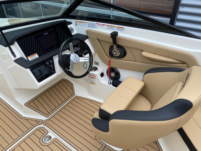 foto: 8 Sea Ray SPX 210 DEMO