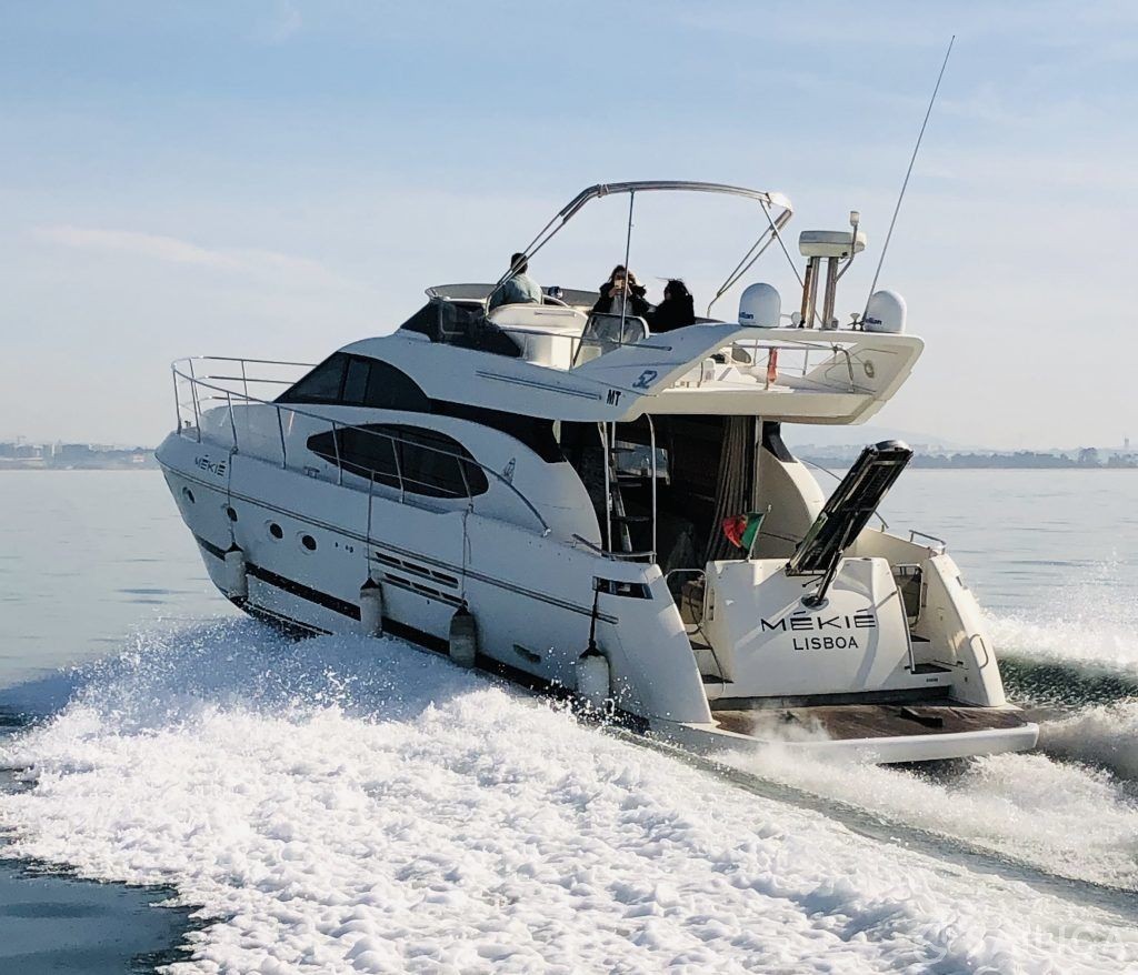 Azimut 52