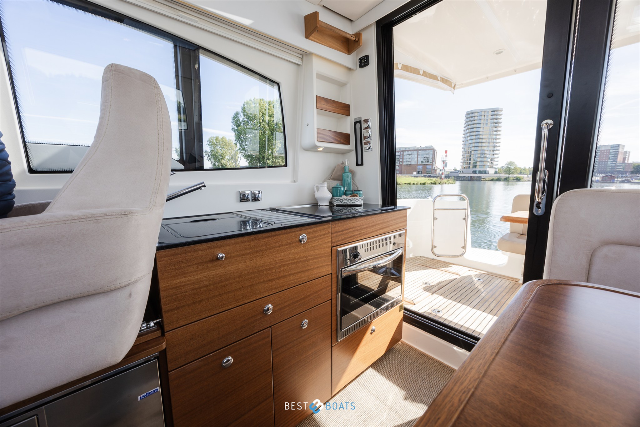 foto: 32 Nimbus 305 Coupé