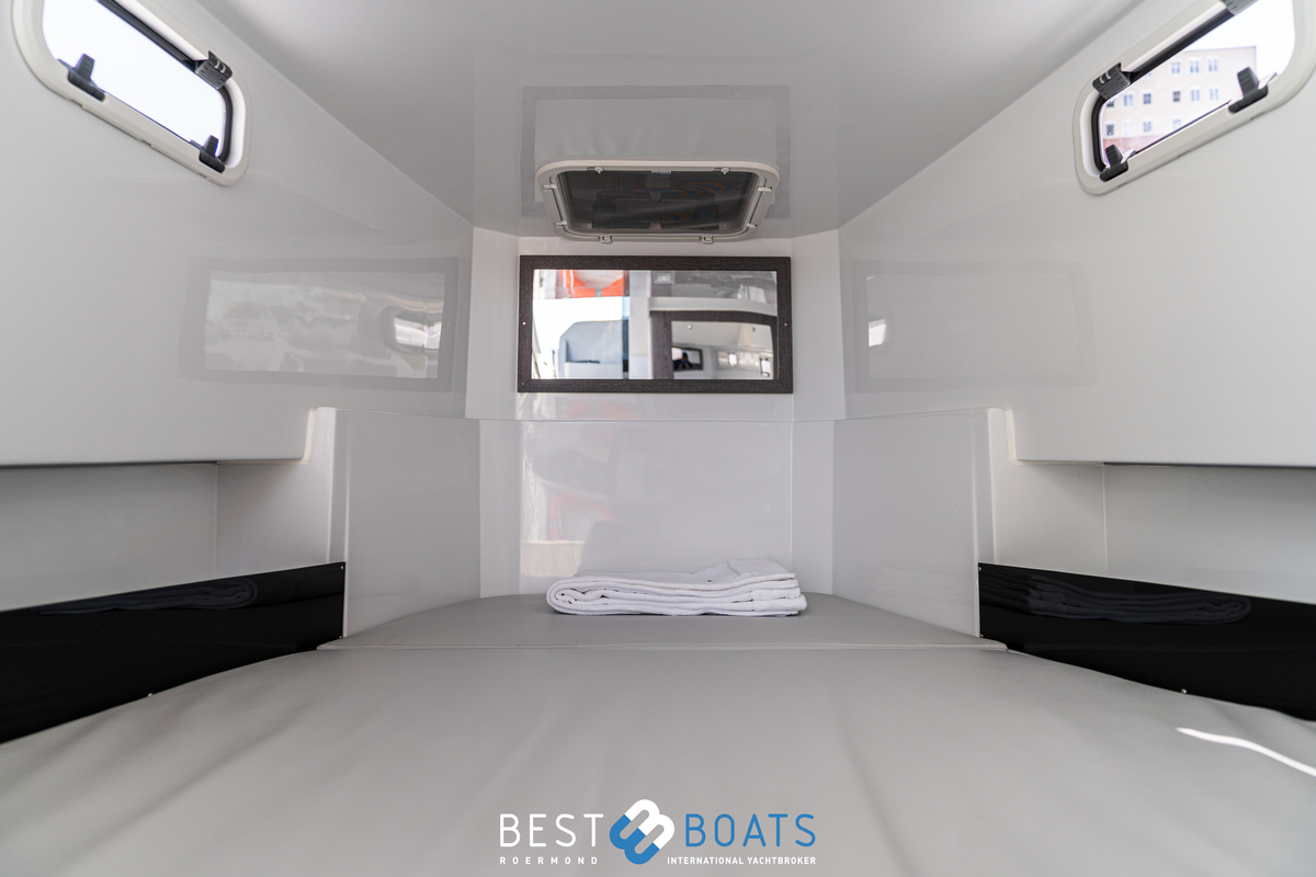 foto: 20 Pirelli 35 Outboard