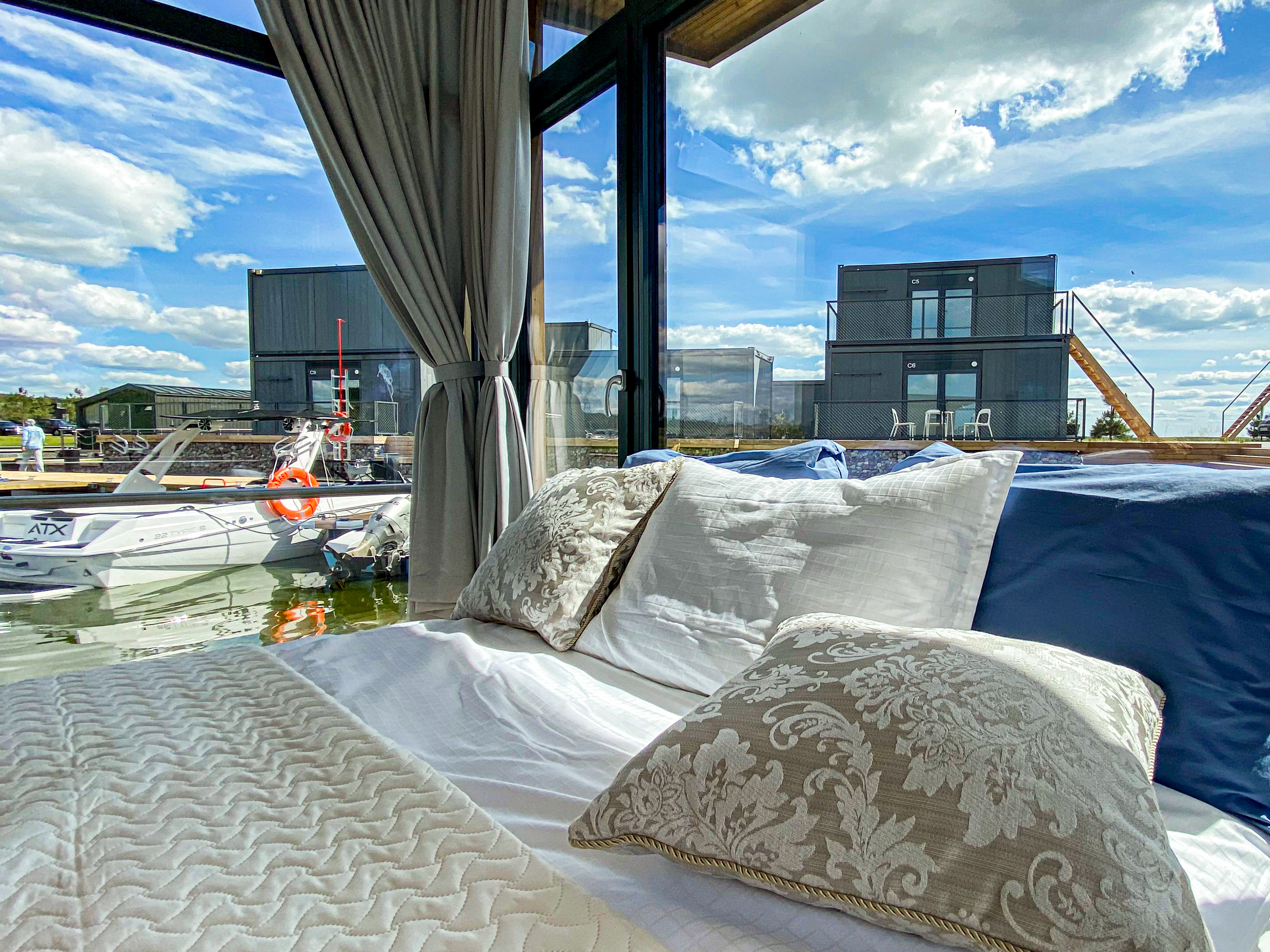 foto: 16 Twin Butterfly Houseboat