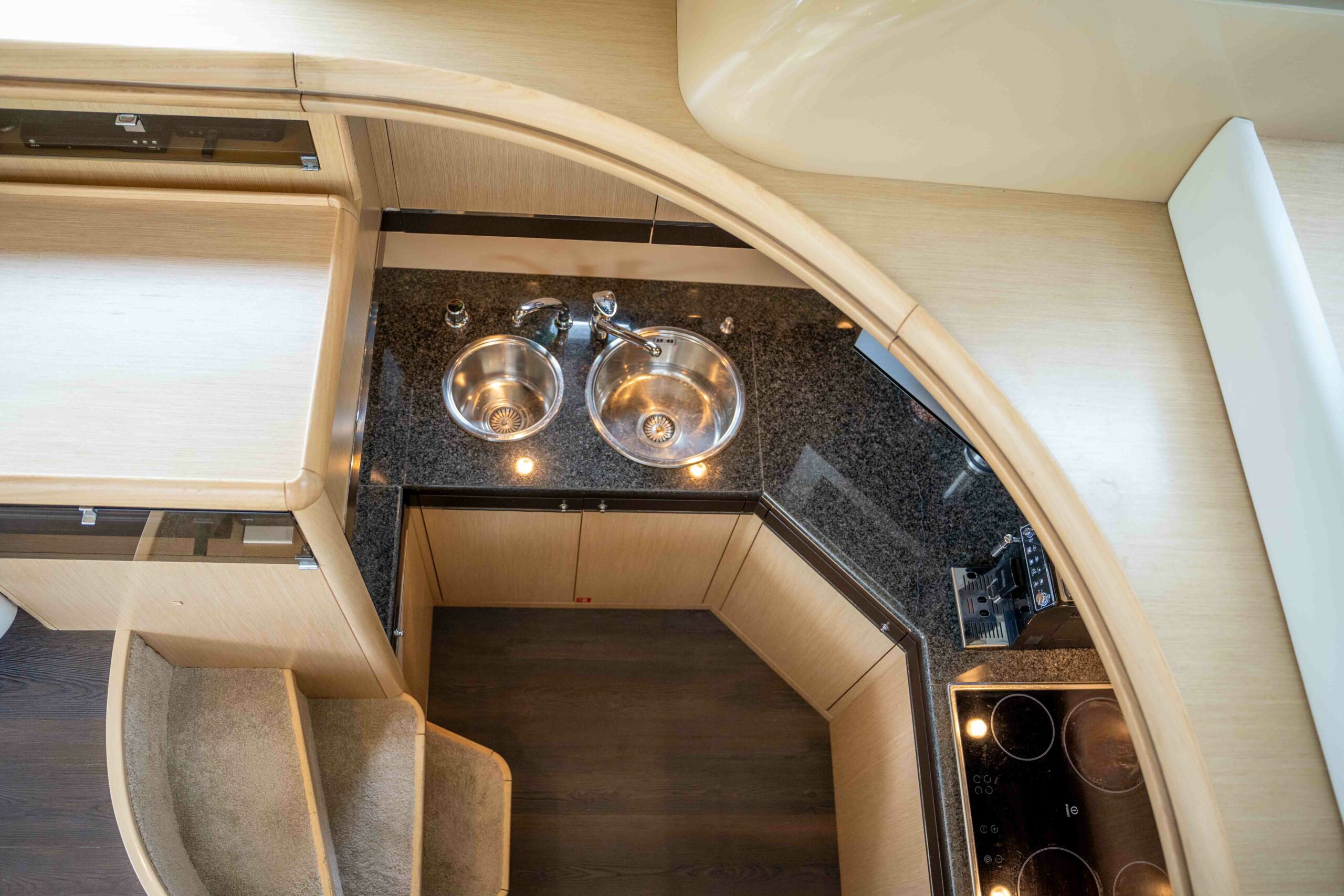 foto: 30 Ferretti Yachts 550